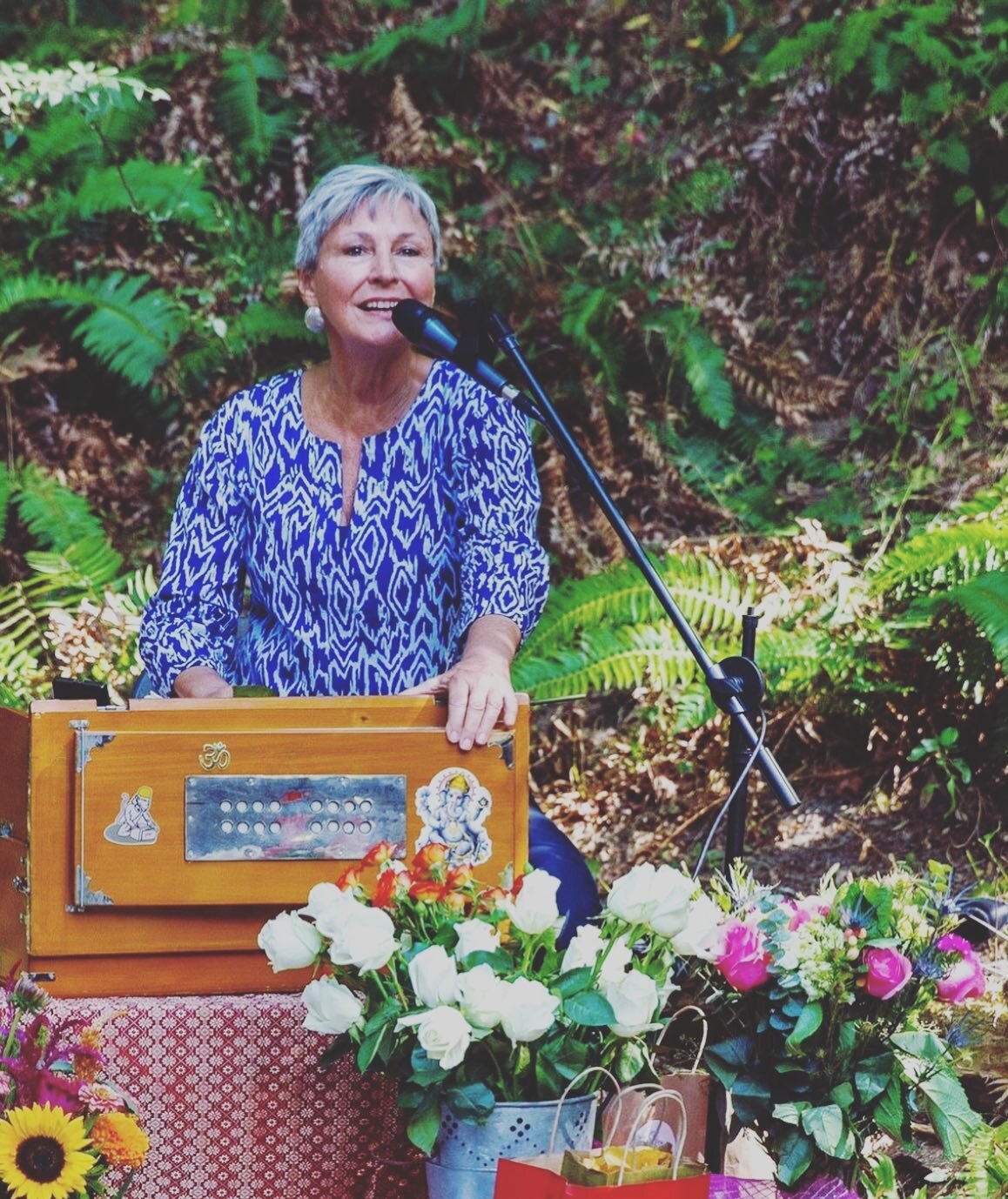 Saturday ! New Moon Kirtan with Uma Reed and Mirabai 🌕 

* 	Saturday, September 24, 2022
* 	7:00 PM 8:30 PM 
Kirtan means &ldquo;to sing&rdquo; and stems from the Bhakti Yoga tradition. It is ancient call-and-response singing which creates a meditat