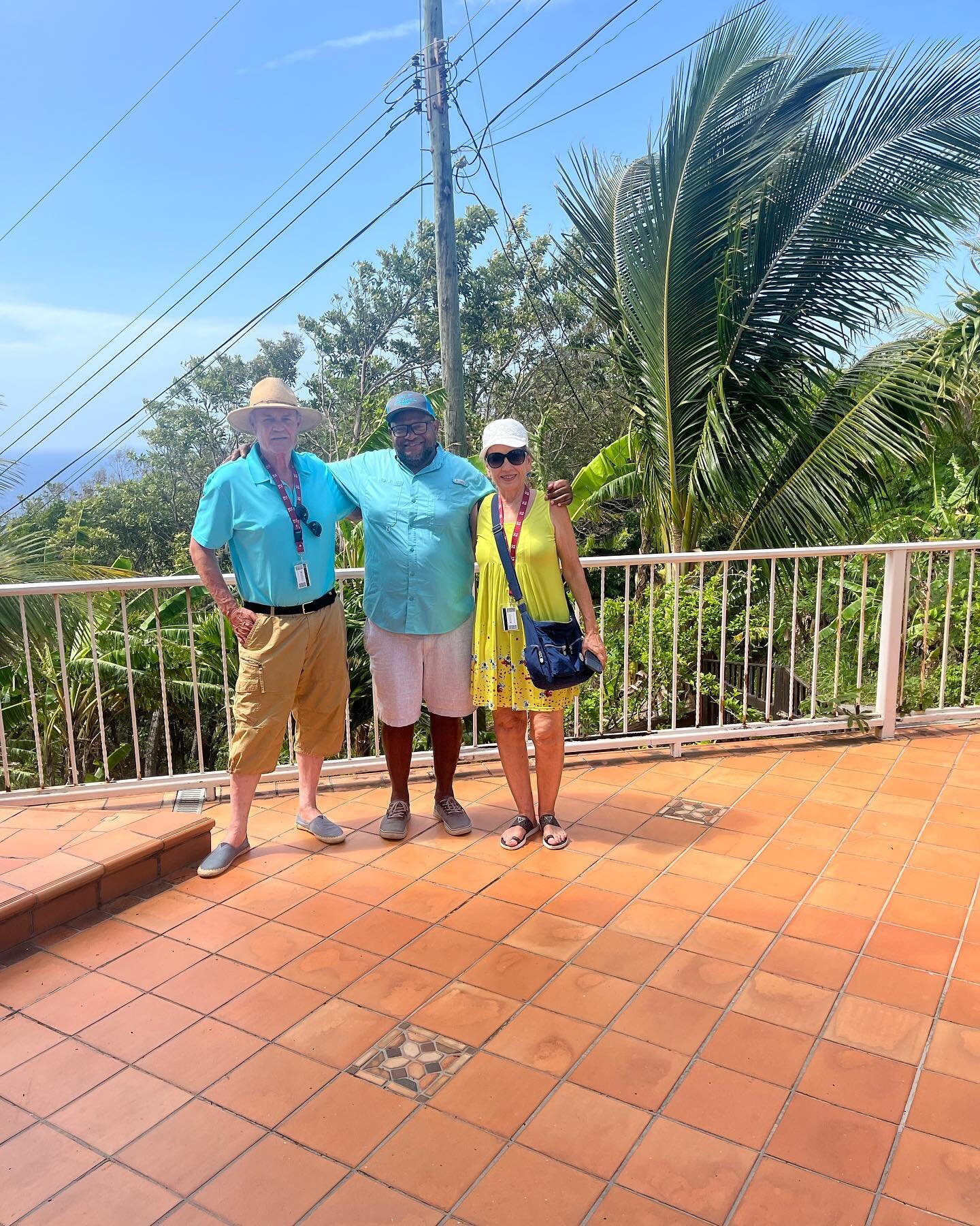Island tour with crew ship guests
