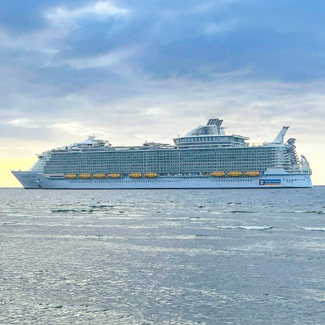 When your cruise ship docks in Roatan it's time to start the island adventure. Let's explore the island and find you the best local food around. Welcome to Roatan! 🛳

Text me through WhatsApp at 504-9554-2735 📲

#roatan #stevenhamiltontours #advent
