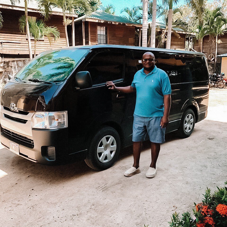 Big family, lots of friends? No problem, we got you covered and cooled with AC and plenty of space in our big group van. 🚐

Take a tour, start by texting me through WhatsApp at 504-9554-2735 📲

#roatan #stevenhamiltontours #adventure #beachlife #va