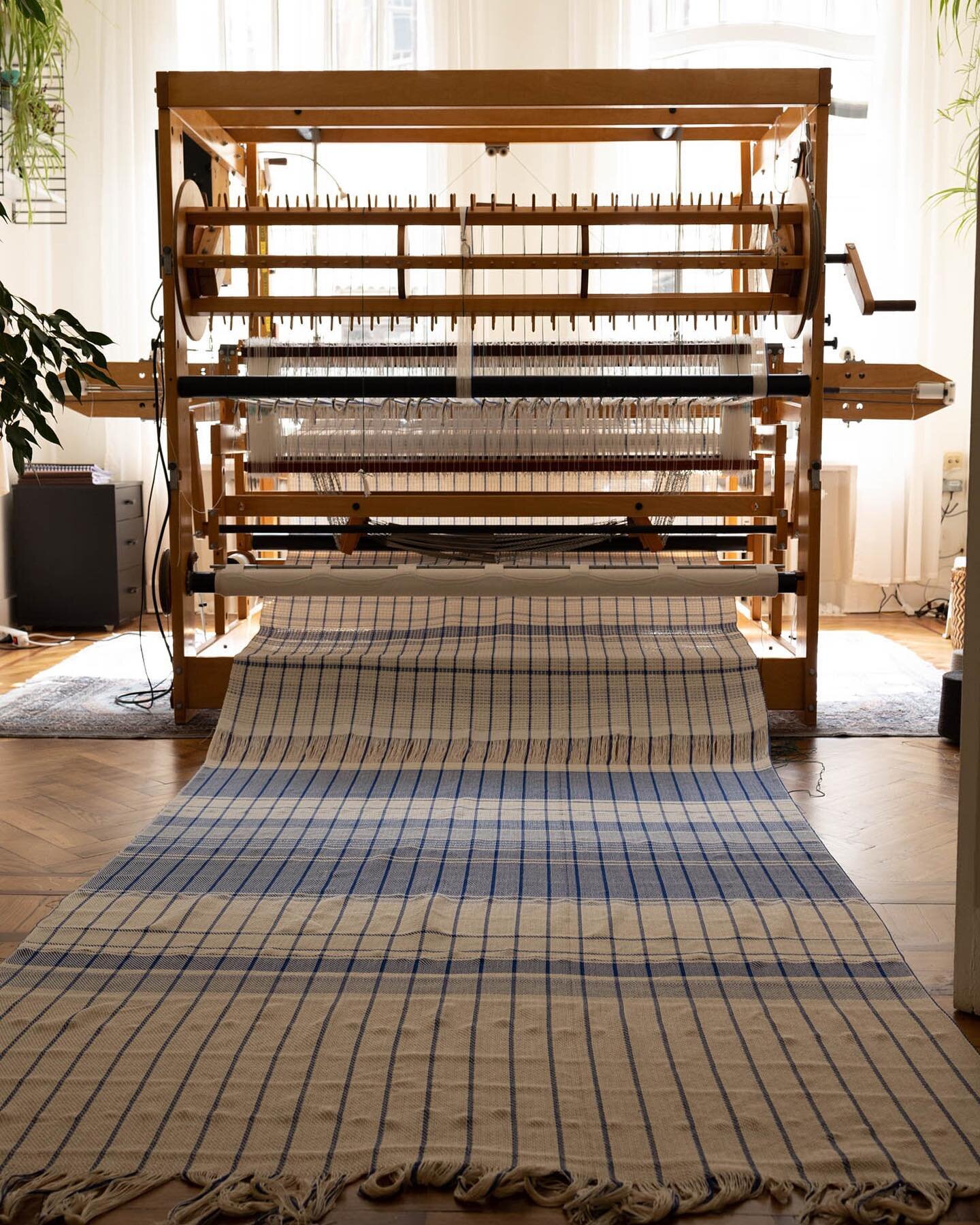 Finished my first big warp &bull; Very happy with the results of my first full width warp! I do think I spend more time setting up the loom, then I did weaving it off using the flying shuttle... This loom stores your woven fabric at the back so you c