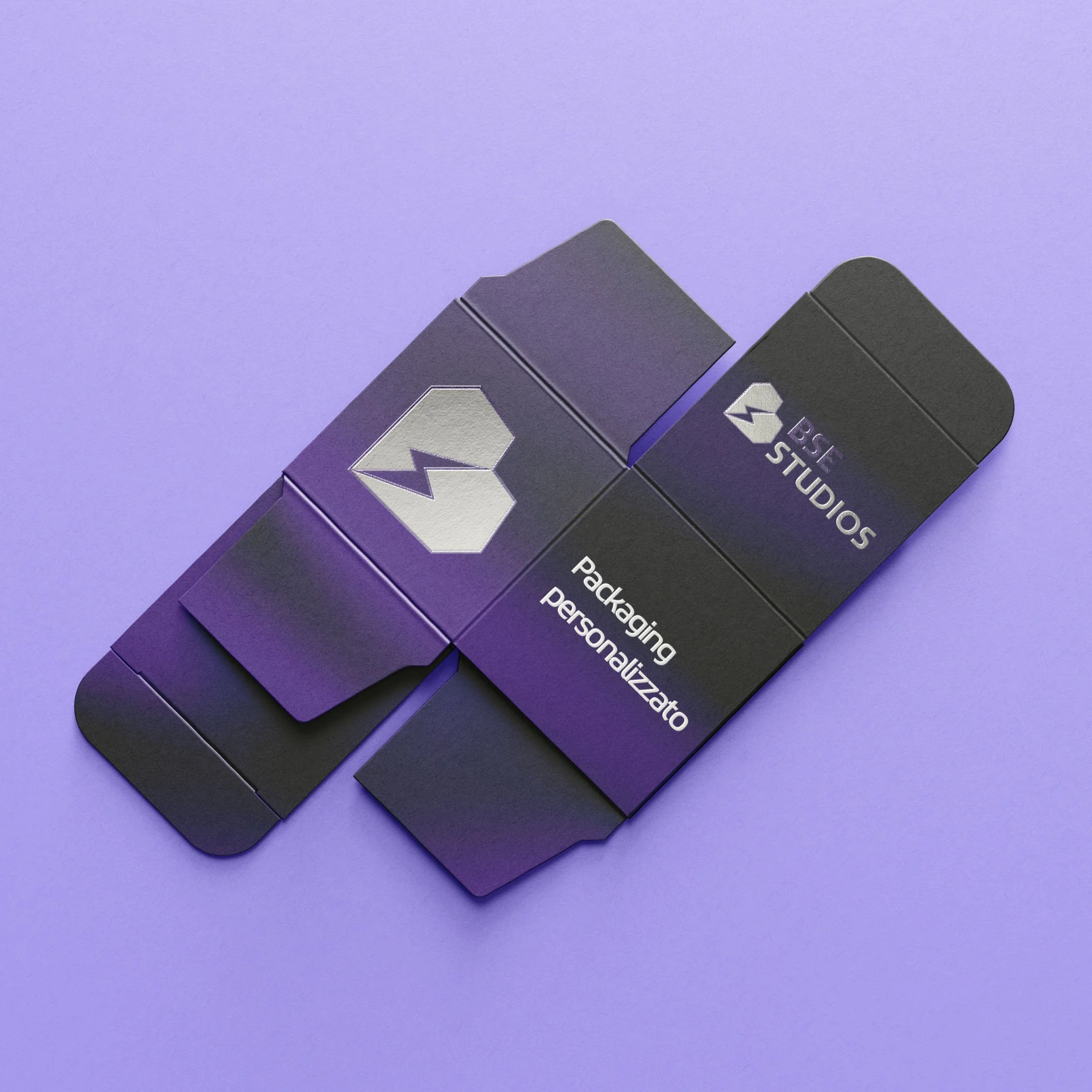 Confezioni di packaging personalizzato con logo di BCLE STUDIOS e testo Packaging personalizzato, su sfondo viola.