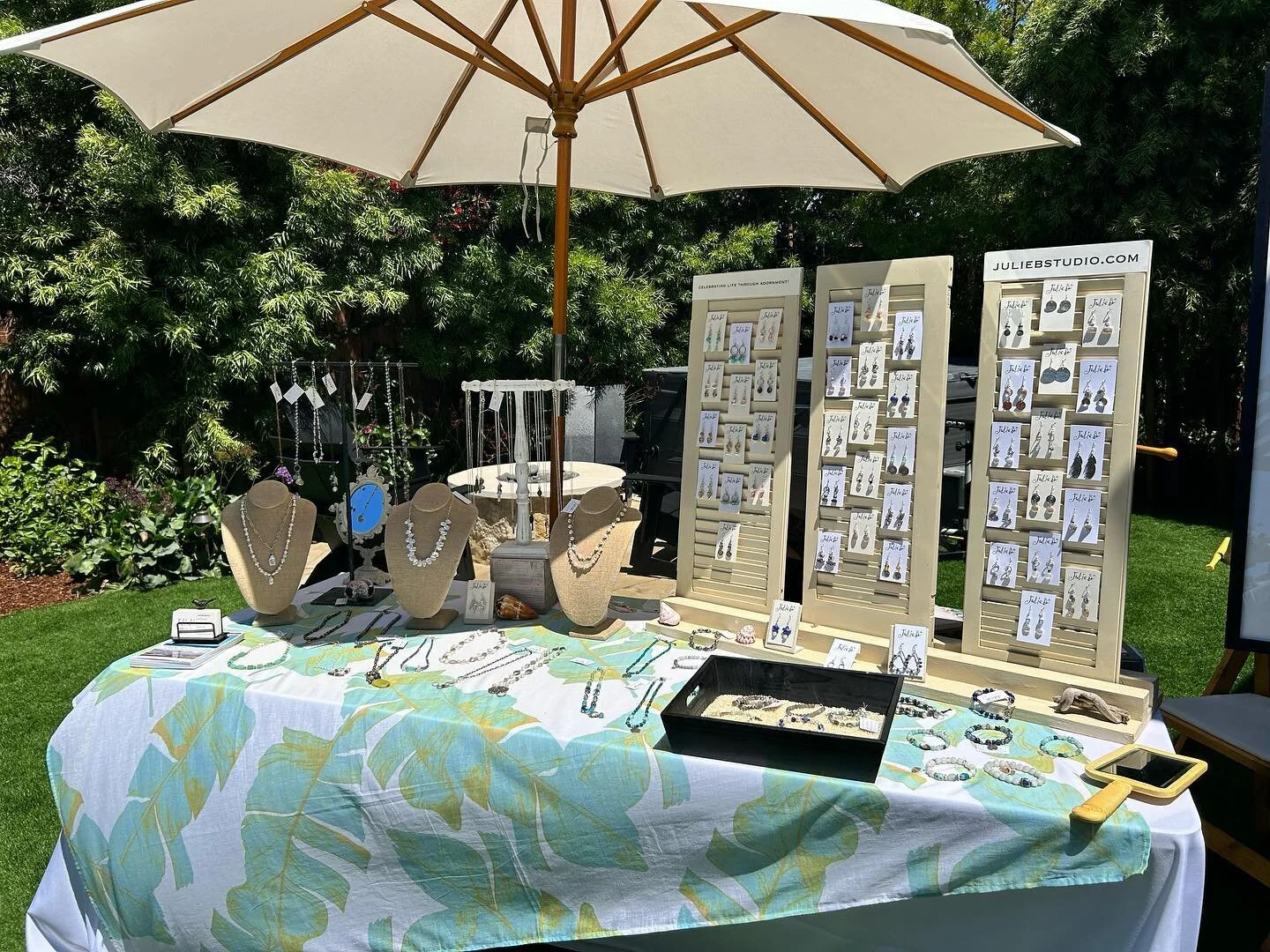 SolMateo Kitchen Tour. Having a beautiful day, so many wonderful women stopping by! Shopping for a cause💖
☀️
#juliebstudio 
#artisanjewelry  #solmateo #mentalhealthawareness 
#shopsmall  #oneofakindjewelry 
#handmadeheartmade 
#pearls #gemstones
