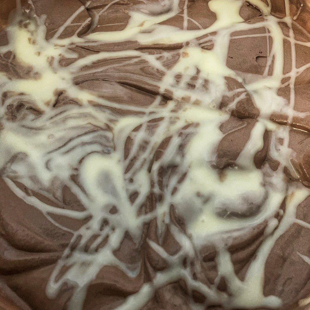 🍫Dark Chocolate White Chocolate Swirl - Rich dark chocolate ice cream with a white chocolate fudge ribbon.

Find this June Seasonal Flavor at your favorite scoop shops and grocery stores on the Western Slope 🏞️