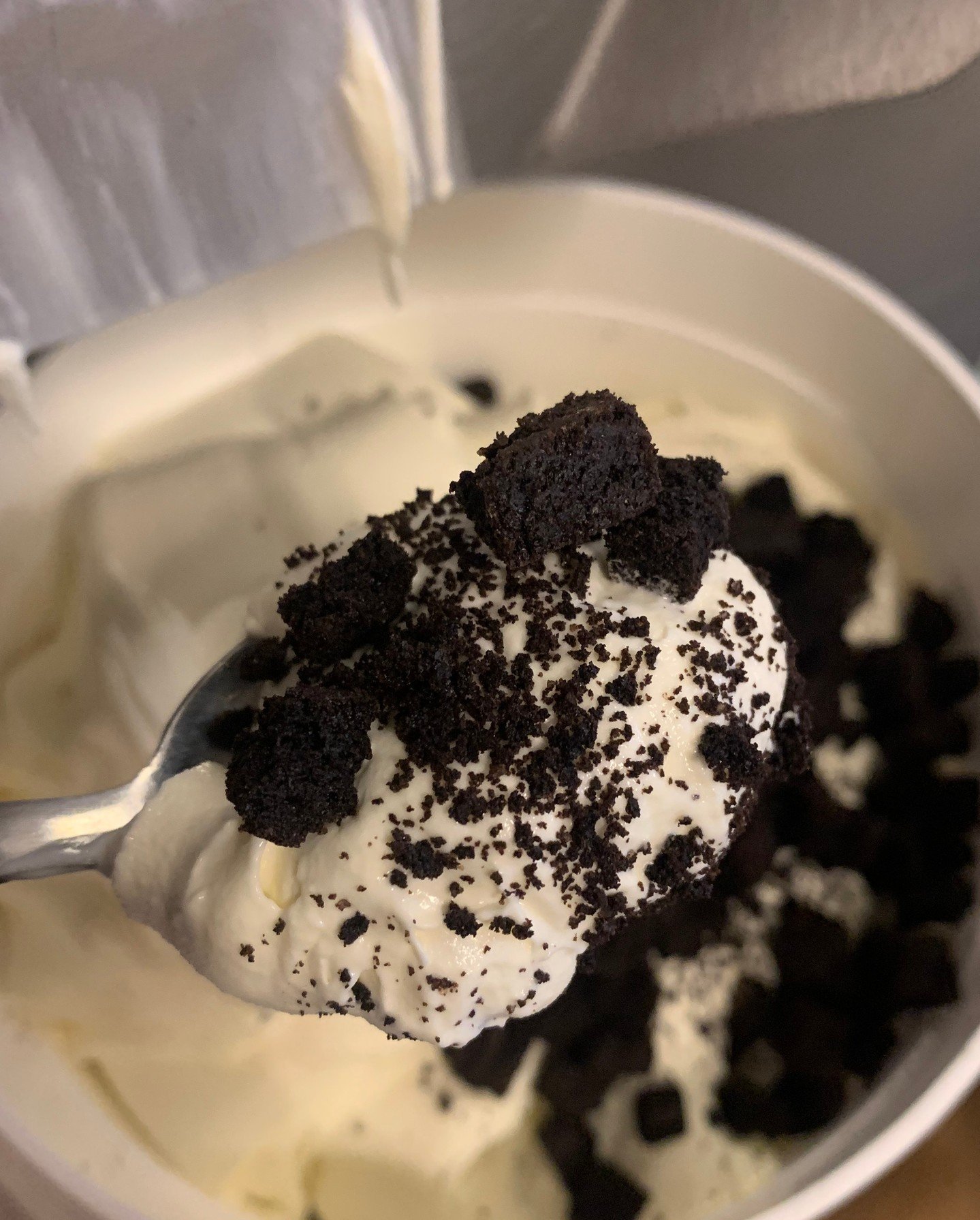 Staple Flavor Feature 🤩

Cookies and Cream - Creamy French vanilla ice cream with house made dark chocolate cookies.

Homemade style ice cream means we bake, press, puree, and infuse as many locally sourced ingredients as possible. When you support 