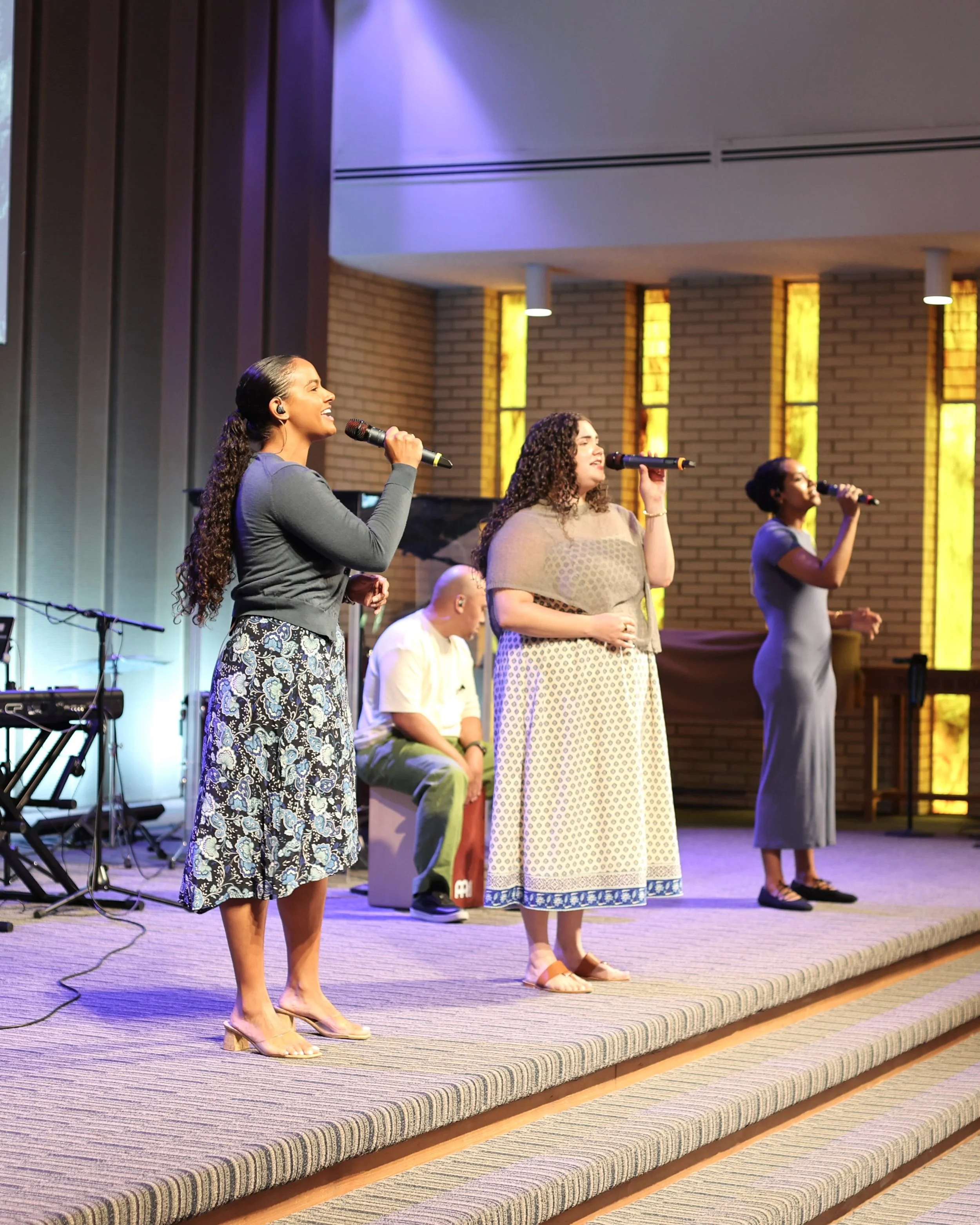 The weekend is almost here and we&rsquo;re looking forward to seeing our VPC family tomorrow morning!

Tomorrow, we&rsquo;re also excited to welcome @nmdworship &mdash; a traveling worship group from Chile. They will join us for Worship Gathering, an