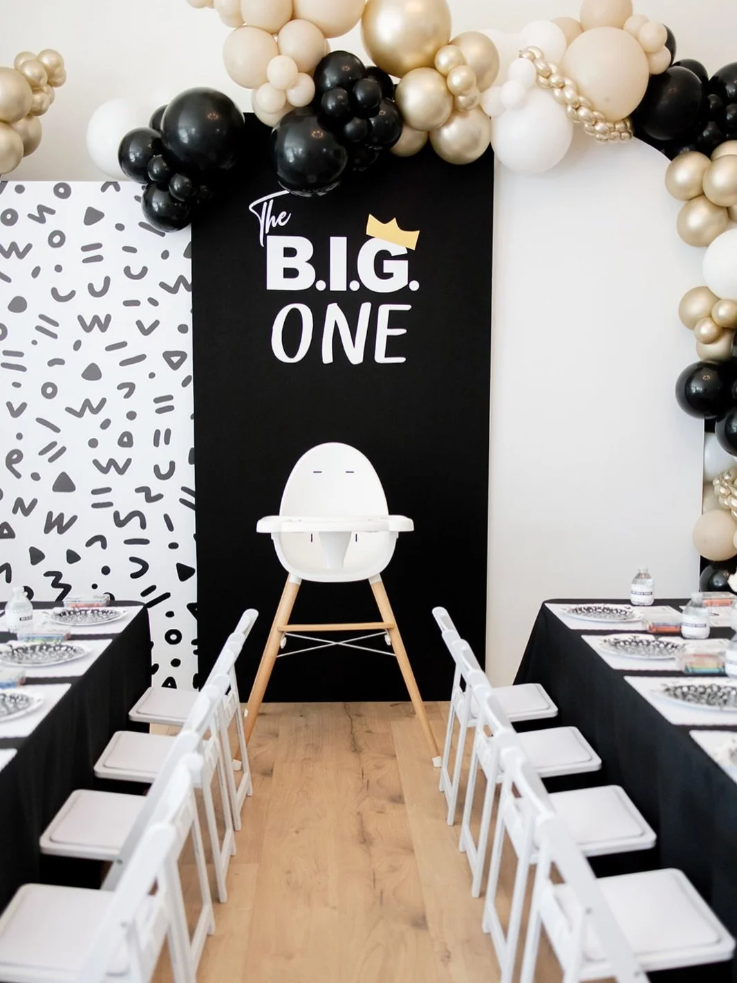 Proof you don&rsquo;t need a ballroom to make a statement.

Luxury isn&rsquo;t about size, it&rsquo;s about how it feels. 

For Yanis&rsquo; Notorious ONE, we transformed this living room with four custom backdrop walls (6&ndash;7ft tall) layered aga