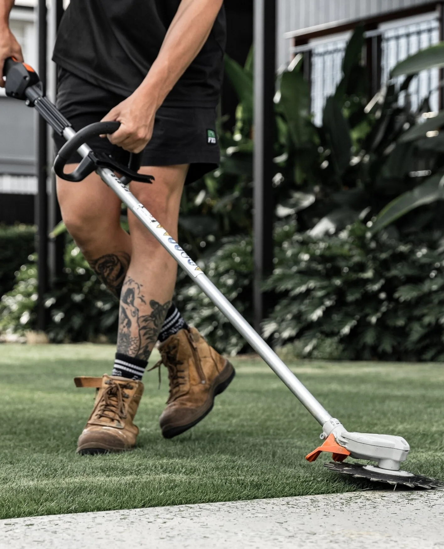 Get that perfect edge without breaking a sweat! 🍃
Our lawn edging service creates a distinct boundary between your lawn and other elements in your yard, creating a polished and manicured look.  Let's give your lawn the TLC it deserves. 
Servic