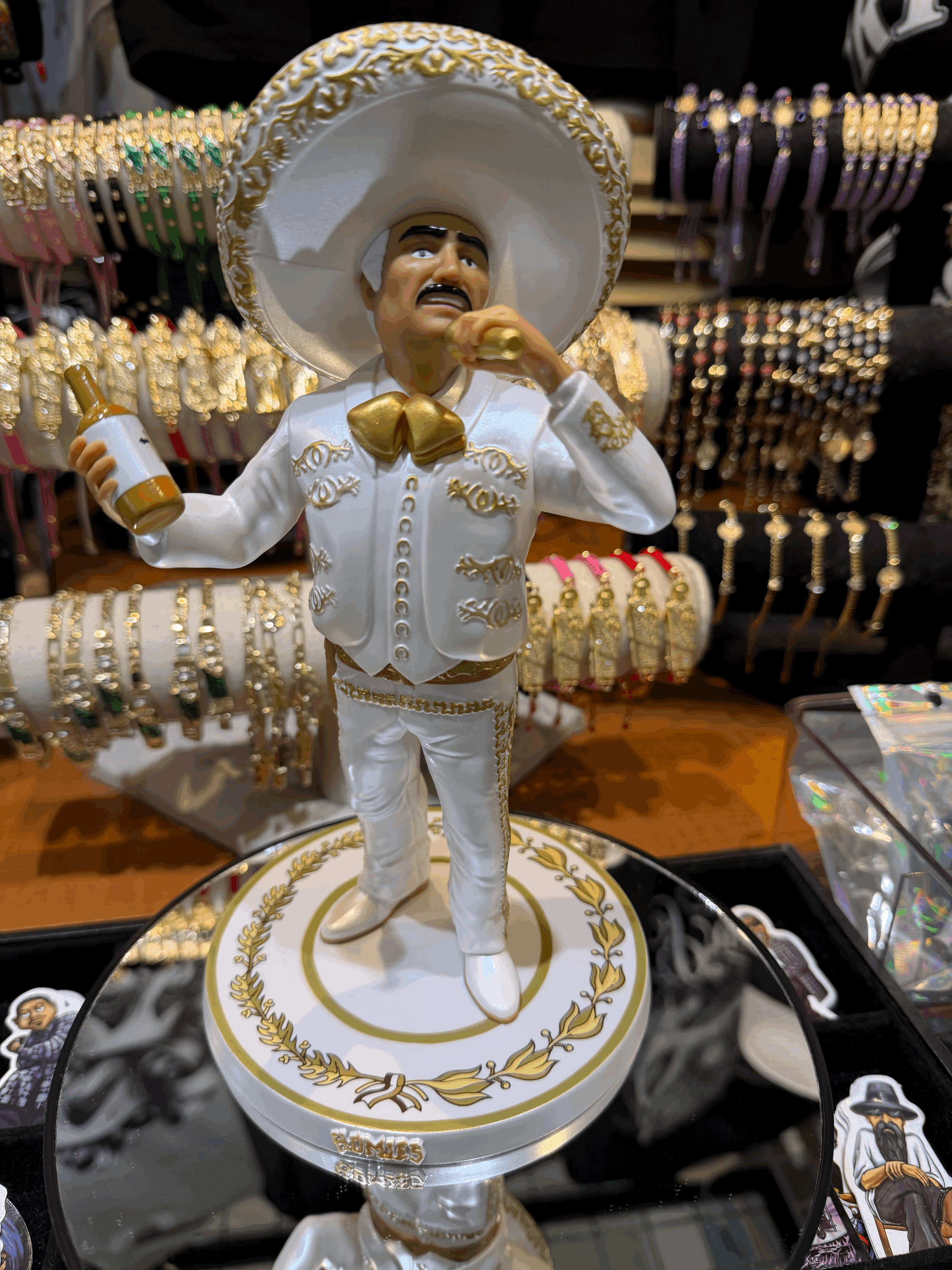 DGA COLLECTIBLES :  1:10 LARGE FIGURE