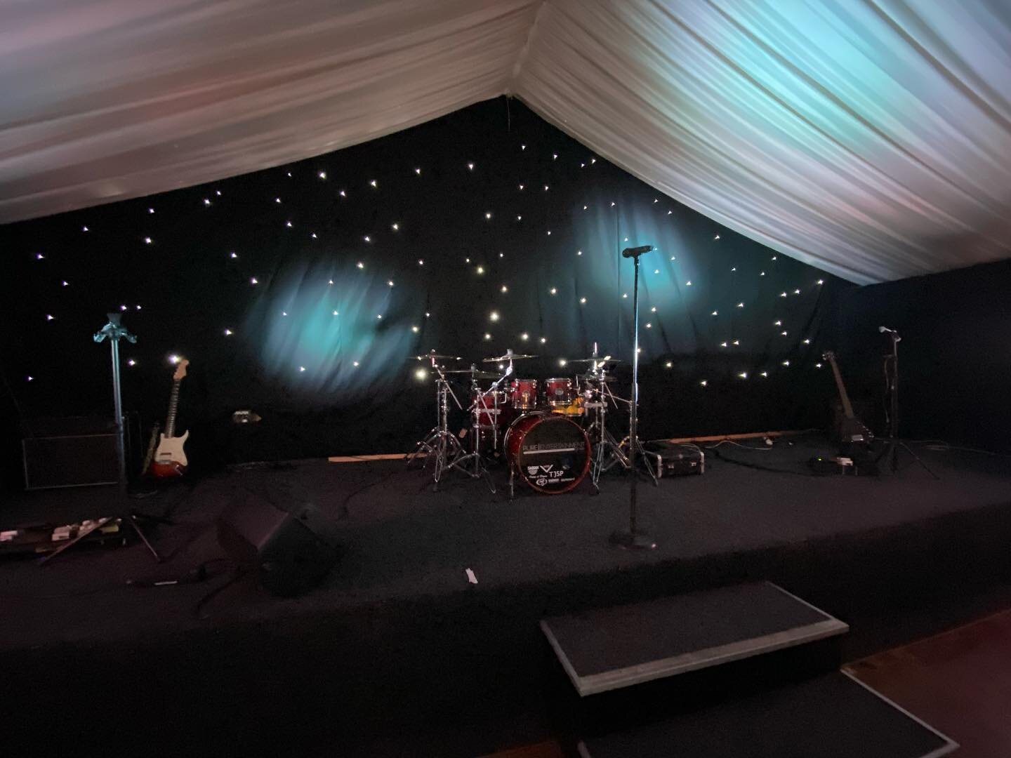 Providing a 3 piece band for the number one show @jeff_dingle at @coombeabbeyhotel for @pure_entertainmentgroup 

#liveband #live #livemusic #houseband #touring #drummer #bassist #guitairst #musicians #agent #uk #europe #worldwide #pureentertainmentg