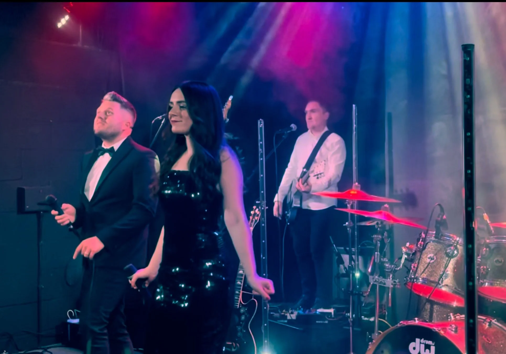 Jemini Band live performance – full 10-piece band with brass, dynamic stage lighting, and soulful vocalists entertaining event guests