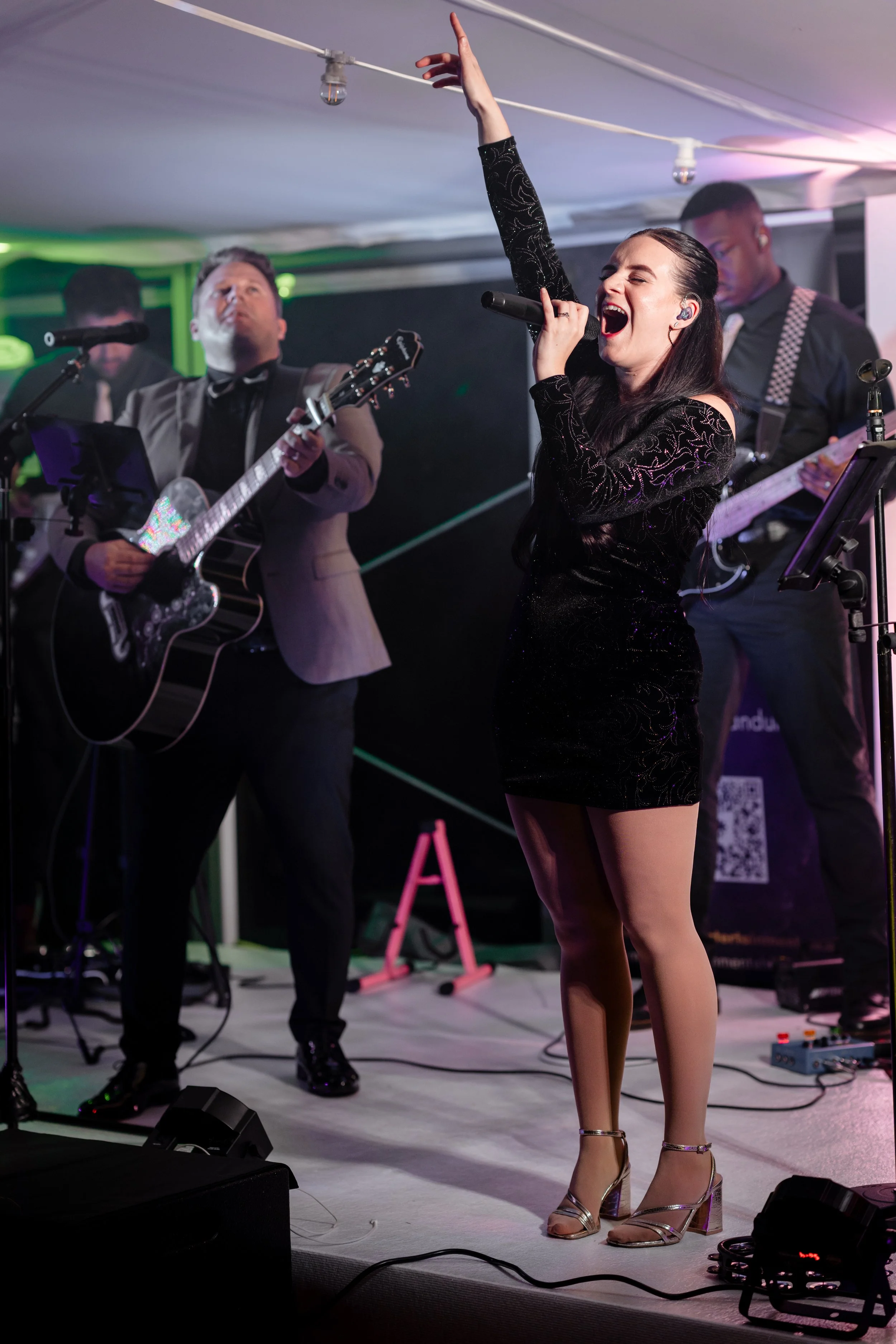 Jemini Band live performance – full 10-piece band with brass, dynamic stage lighting, and soulful vocalists entertaining event guests