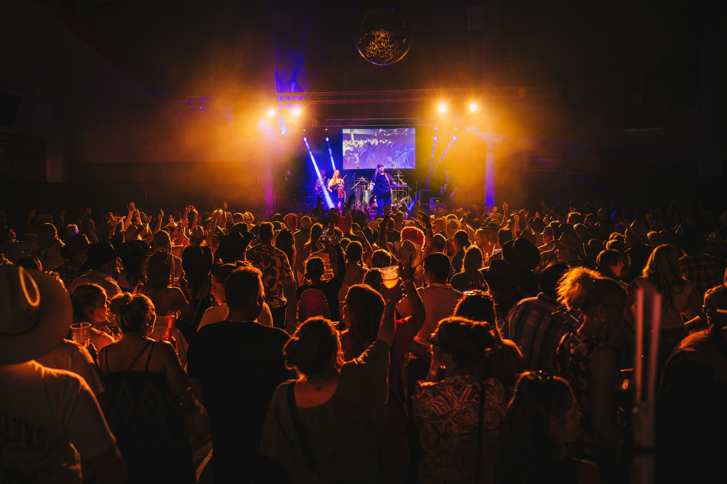 Crowd 2.jpg
