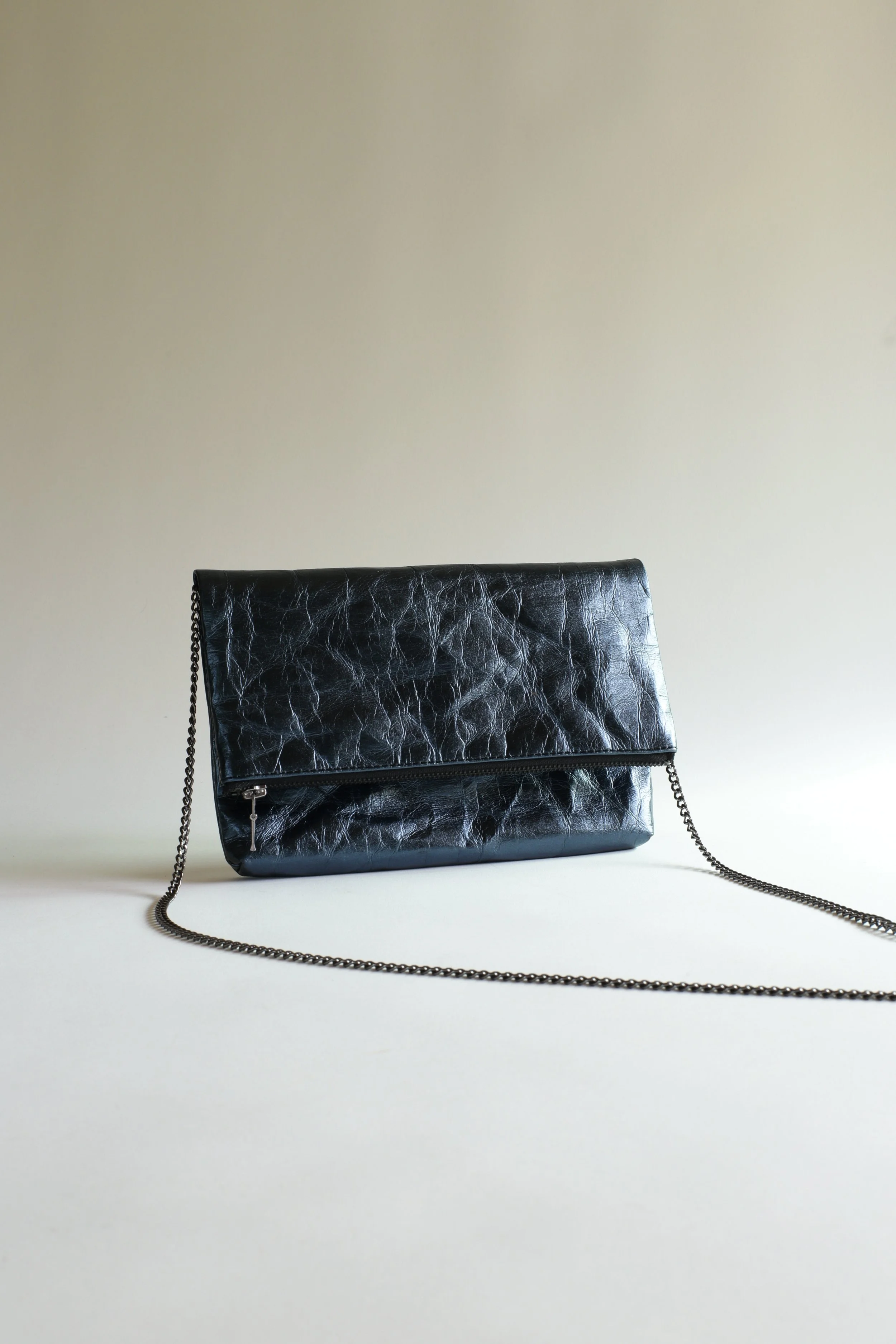 Folded Clutch　クラッチバッグ　メタリックブルー