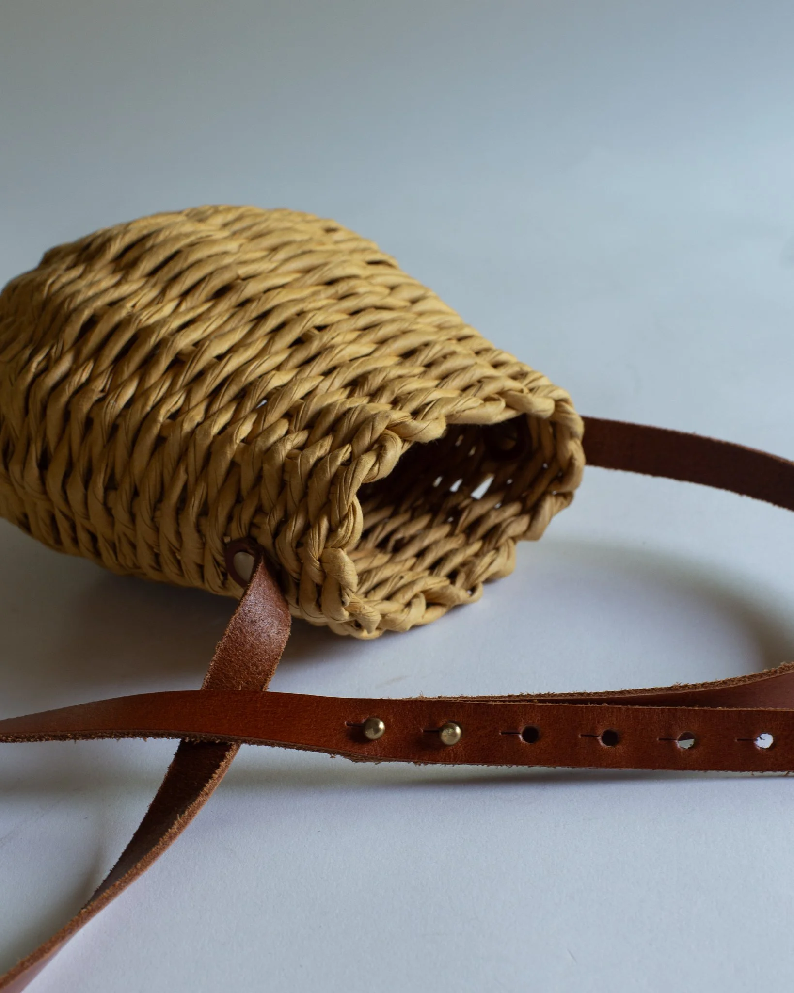 COCOON CROSSOVER Hand-Woven Paper Yarn Shoulder Bag