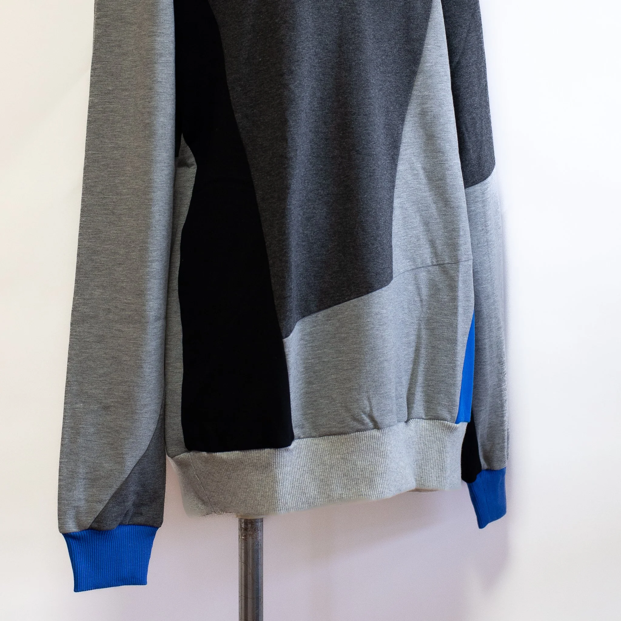 CROOKED - Designers Patchwork Sweatshirt (デザイナーズ パッチワーク スウェットシャツ)