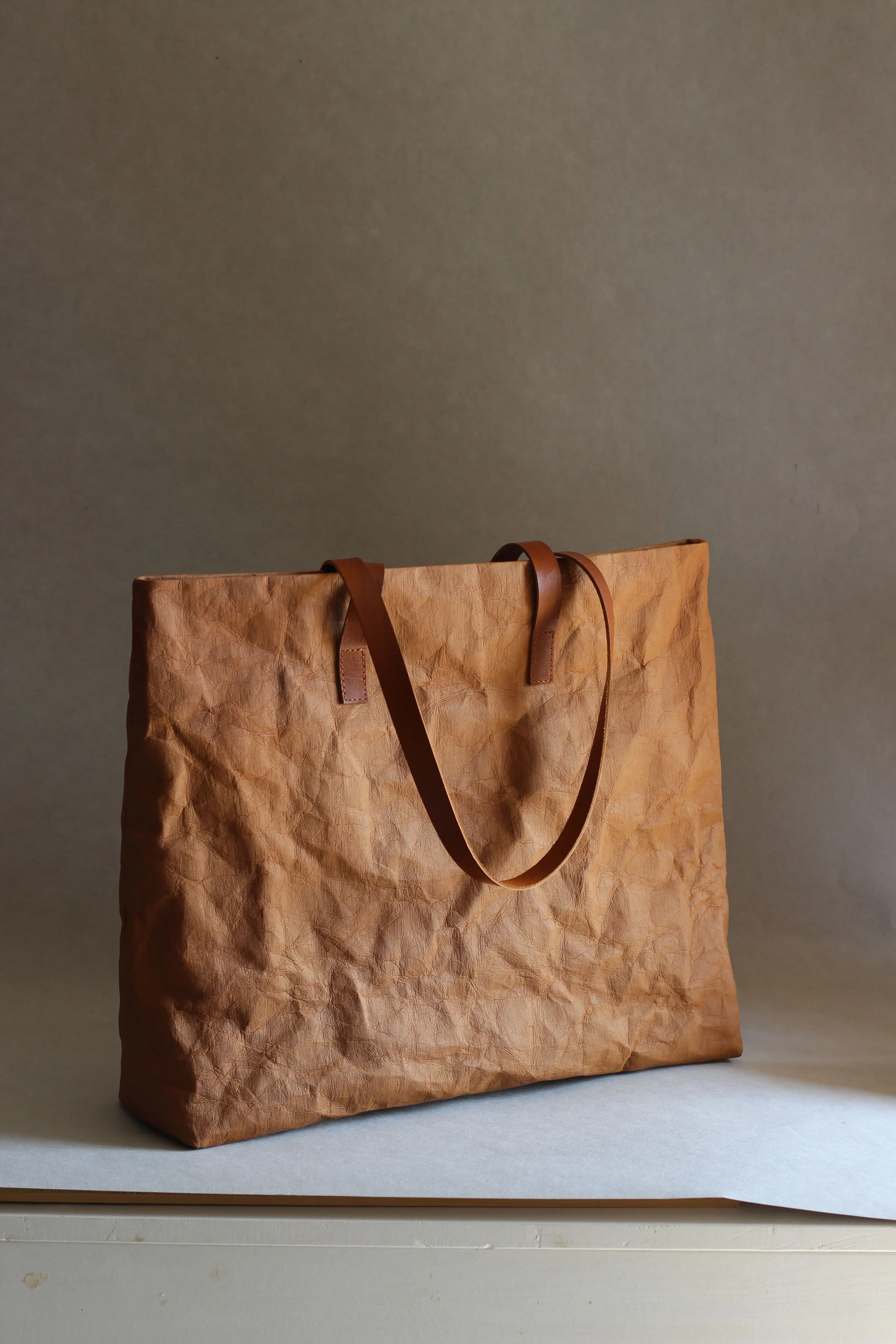 TRANSPORTER Plant Dyed Paper - Tote bag