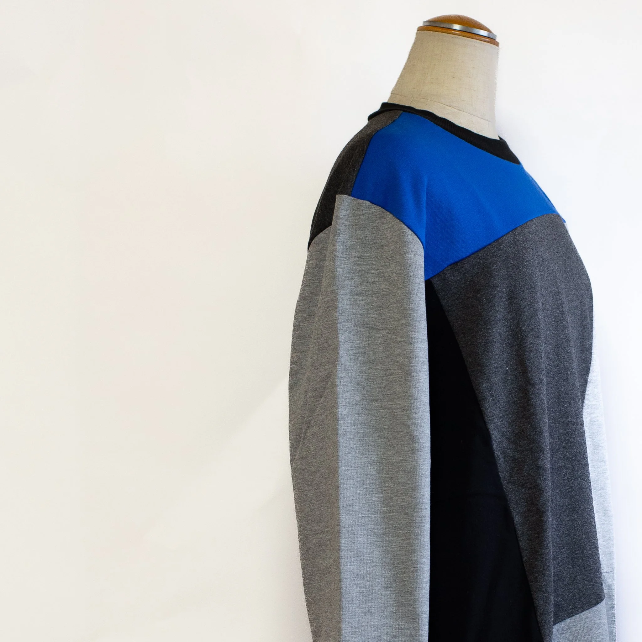 CROOKED - Designers Patchwork Sweatshirt (デザイナーズ パッチワーク スウェットシャツ)