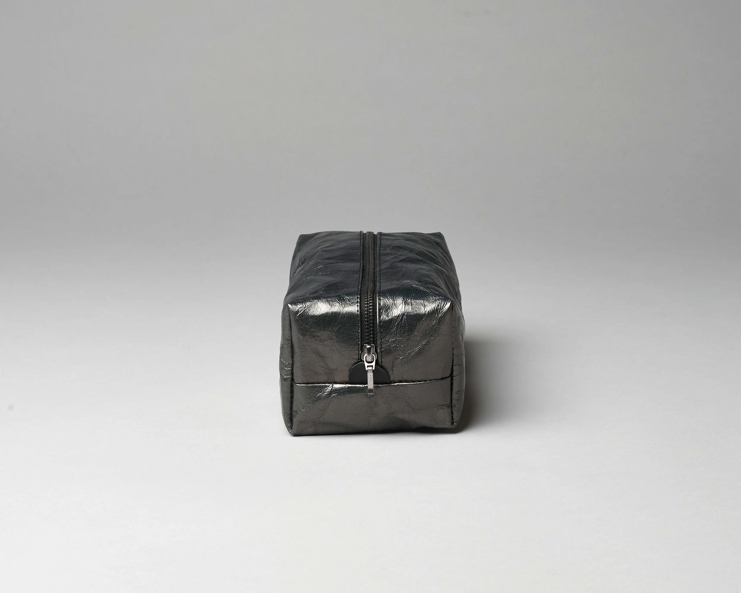 TRAVEL KIT　トラベルキット　メタリックグレー