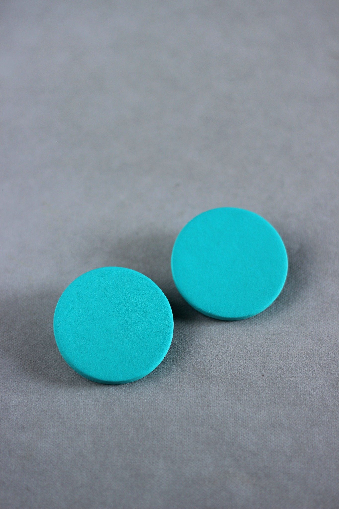 Celeste - Single button earrings - Large