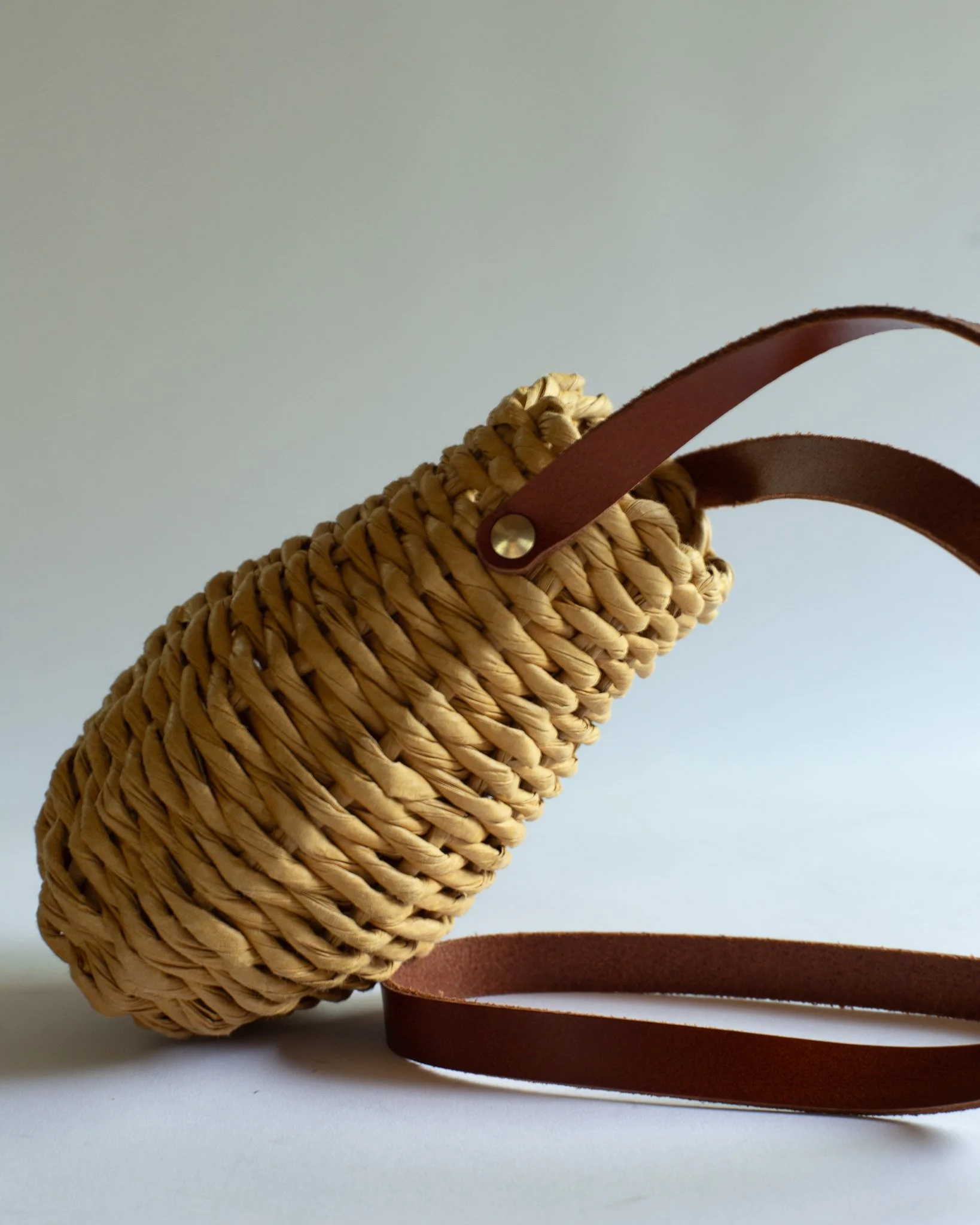 COCOON CROSSOVER Hand-Woven Paper Yarn Shoulder Bag