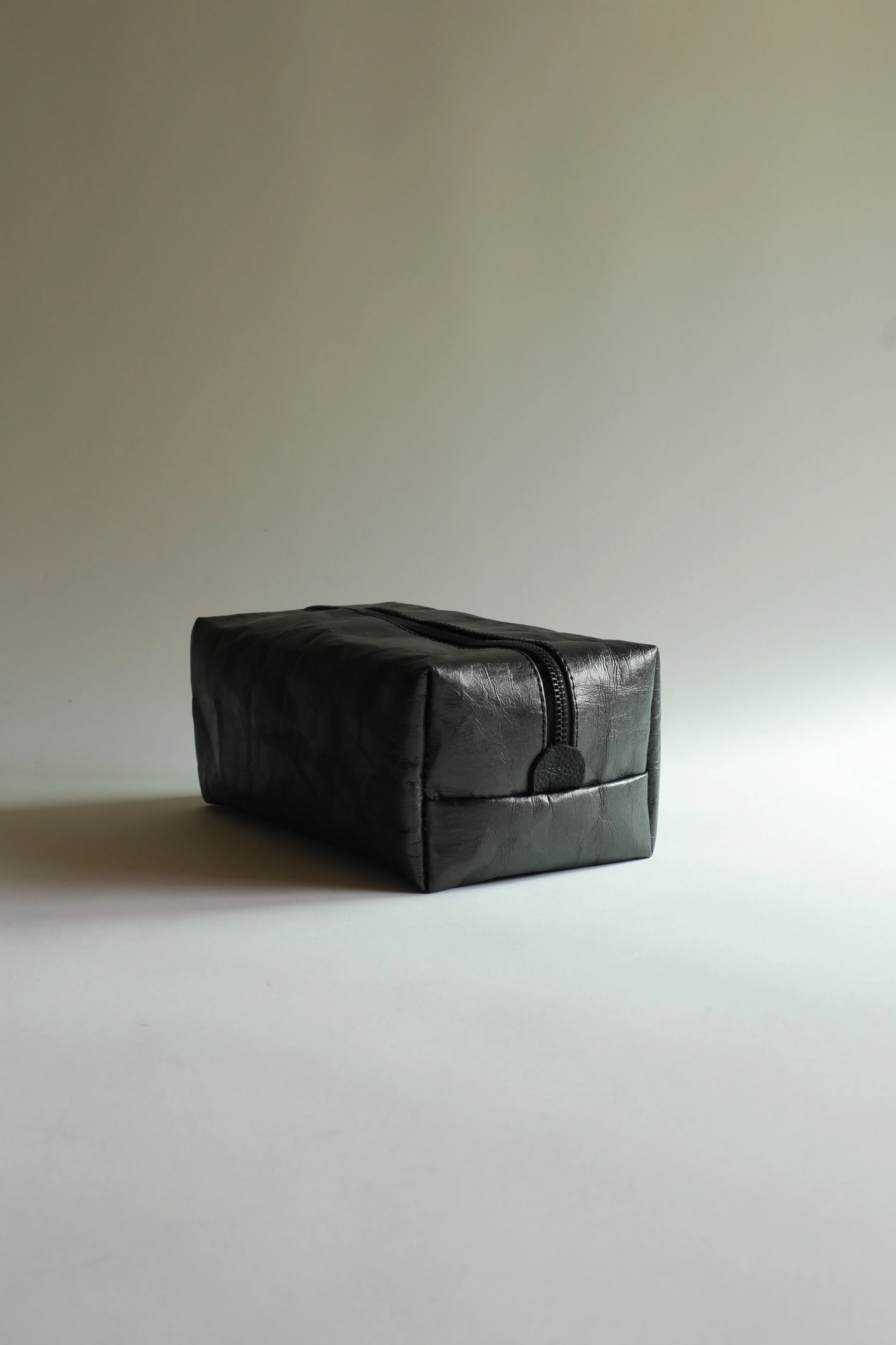 TRAVEL KIT　トラベルキット　メタリックグレー