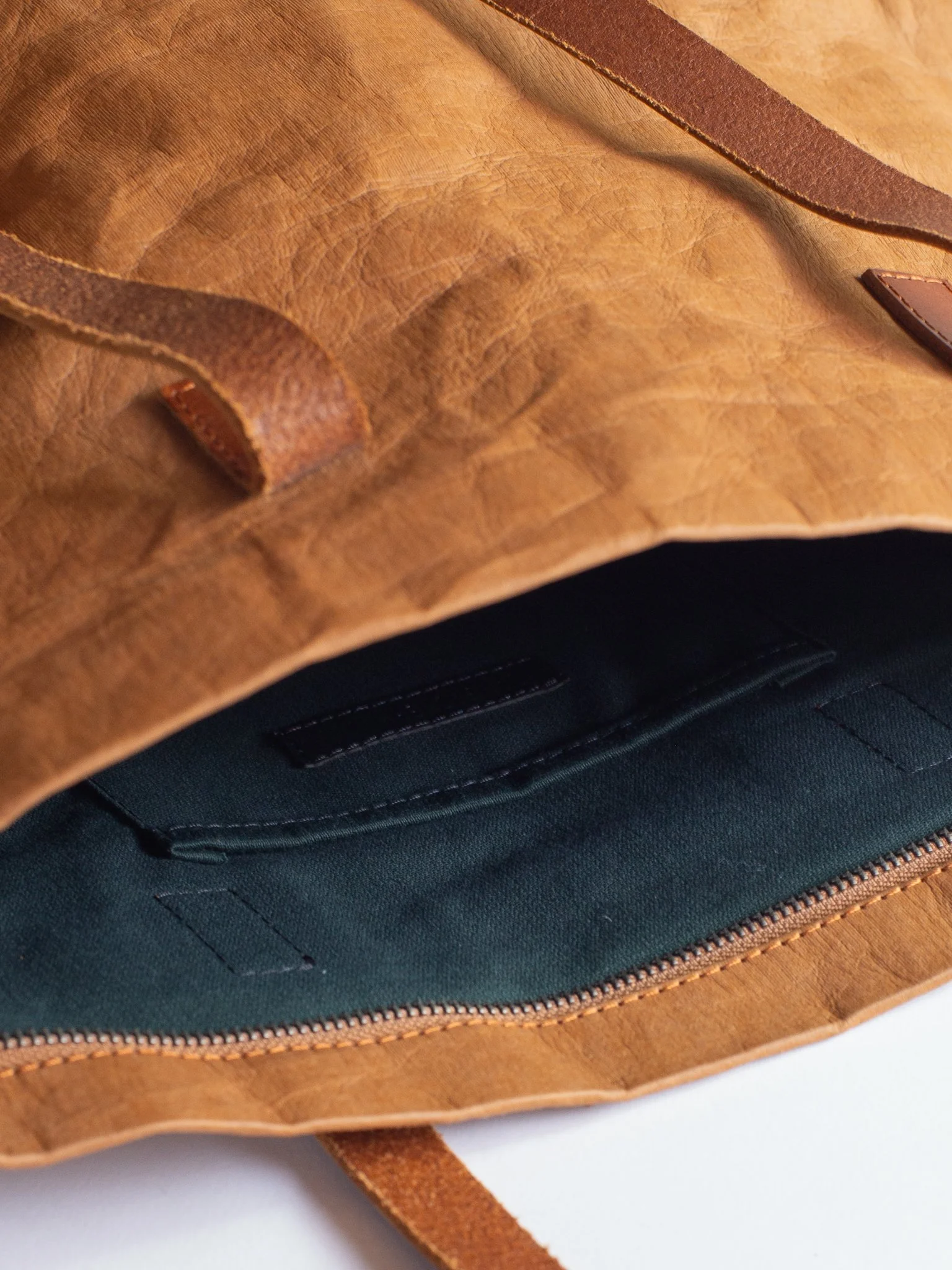 TRANSPORTER Plant Dyed Paper - Tote bag