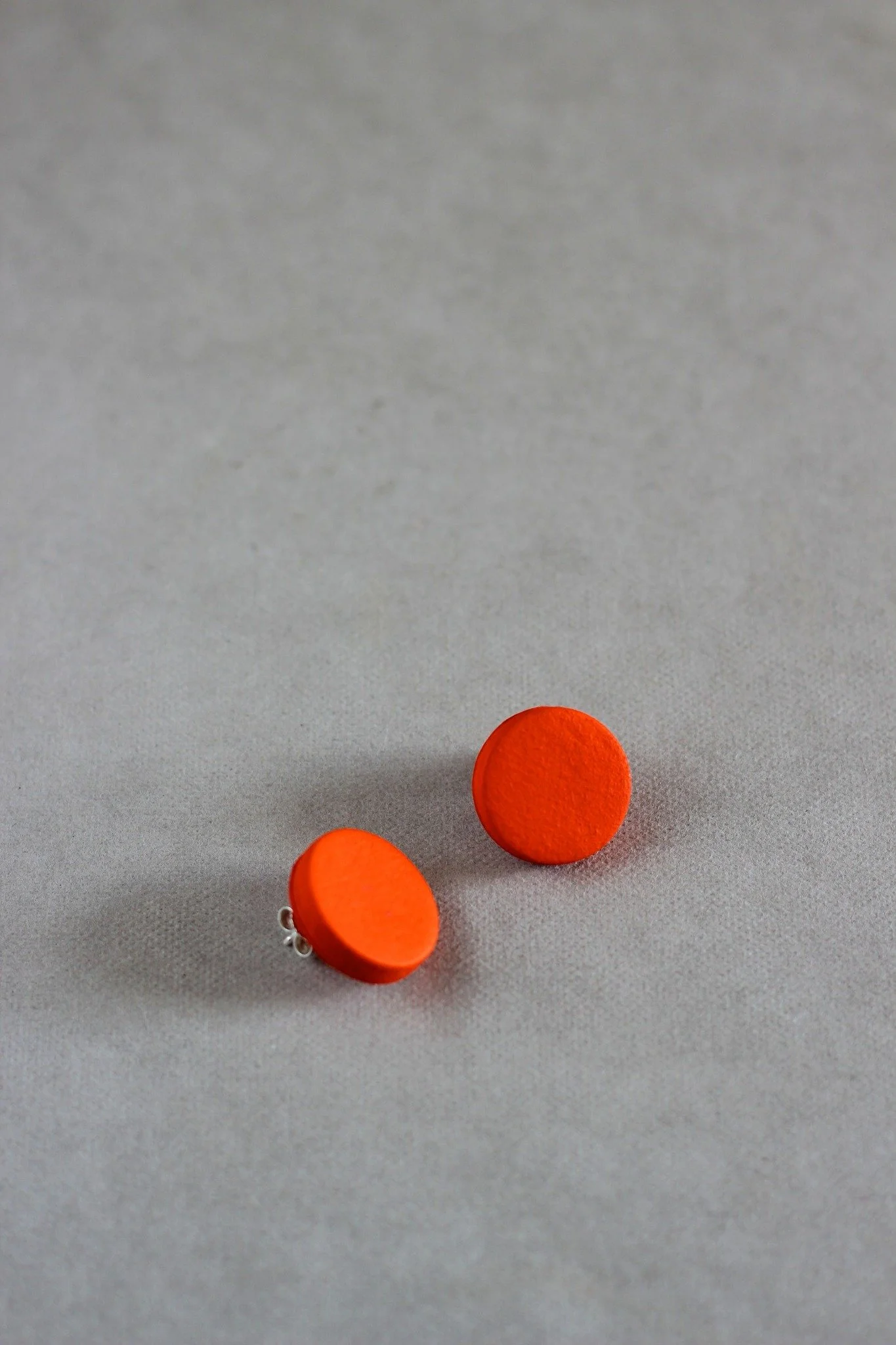 CELESTE - Single button earrings