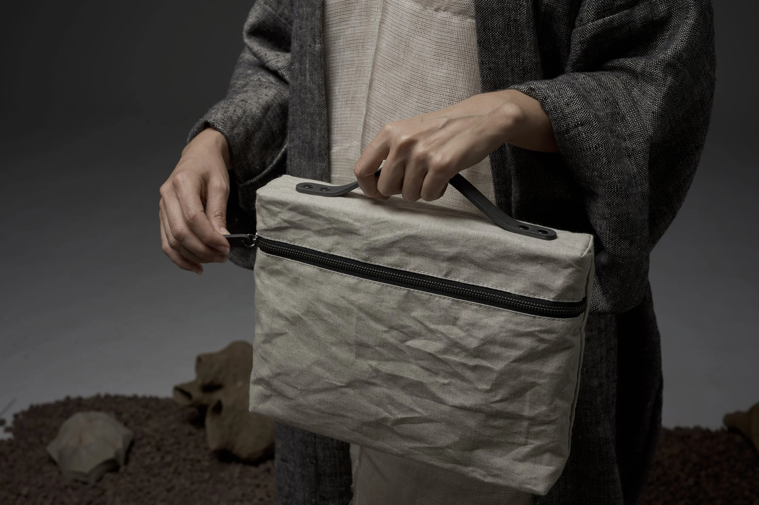KONSULAT Paper & Linen Slim Handbag