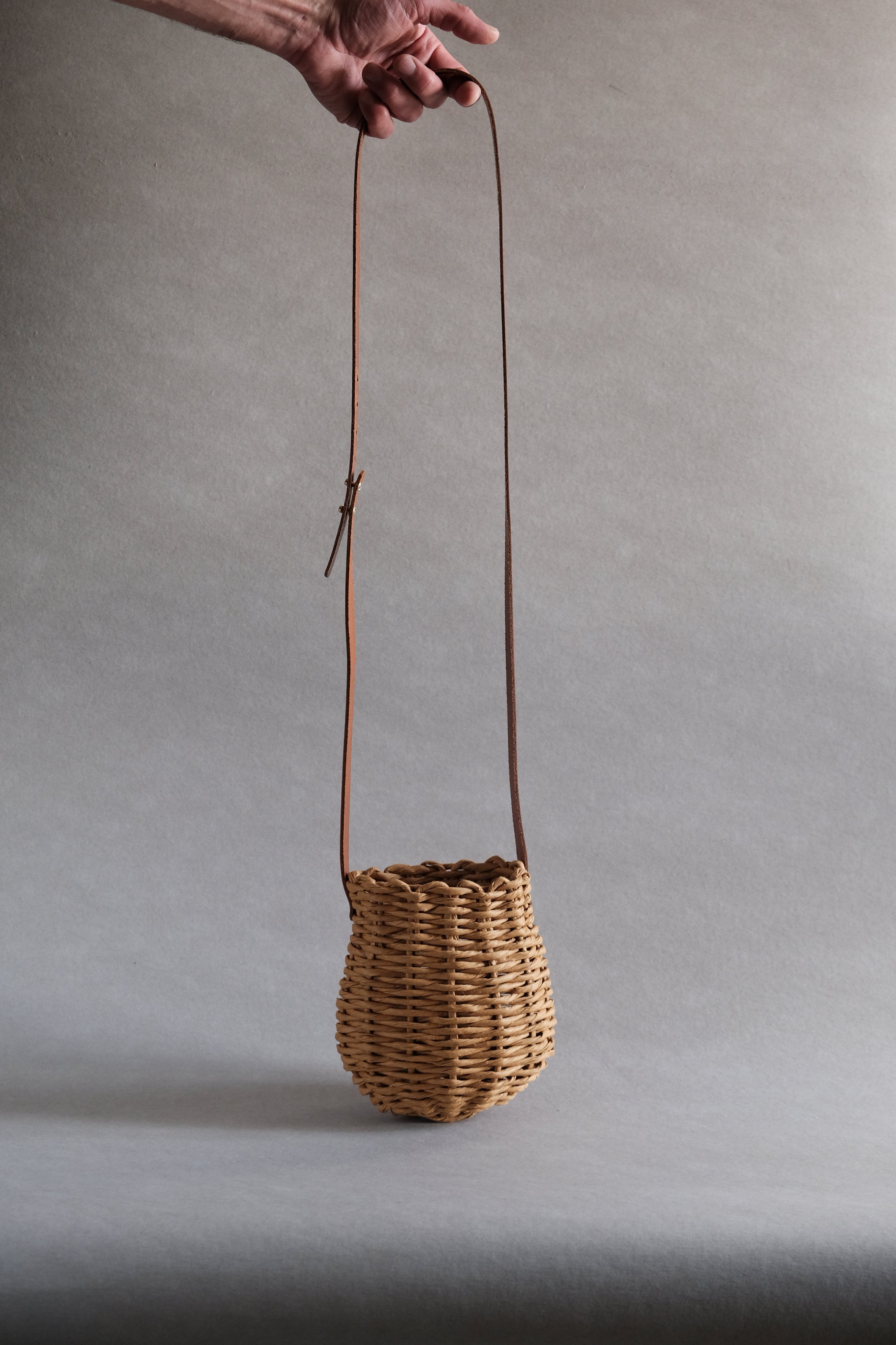 COCOON CROSSOVER Hand-Woven Paper Yarn Shoulder Bag