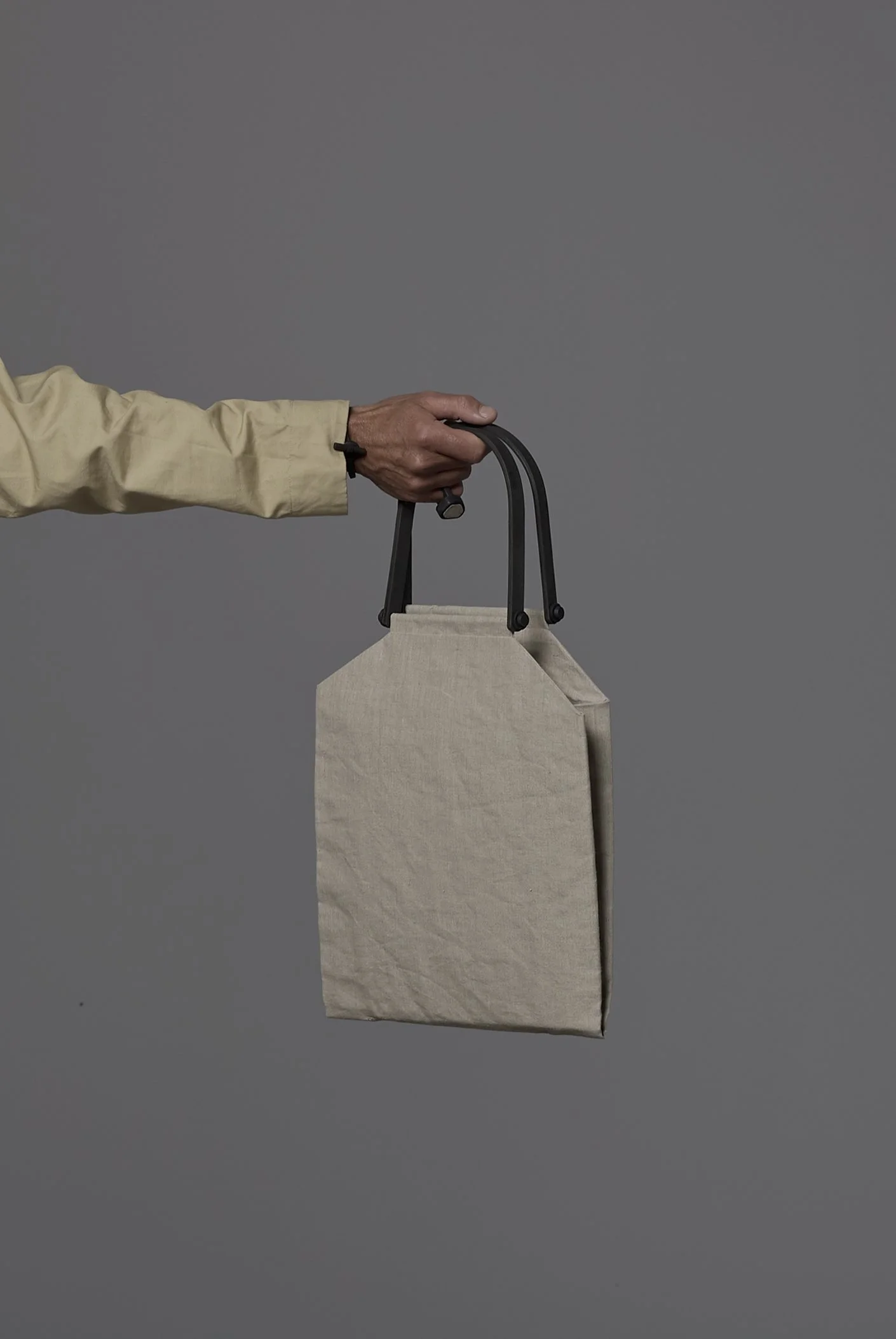 VAGABUND Paper & Linen Slim Tote Bag