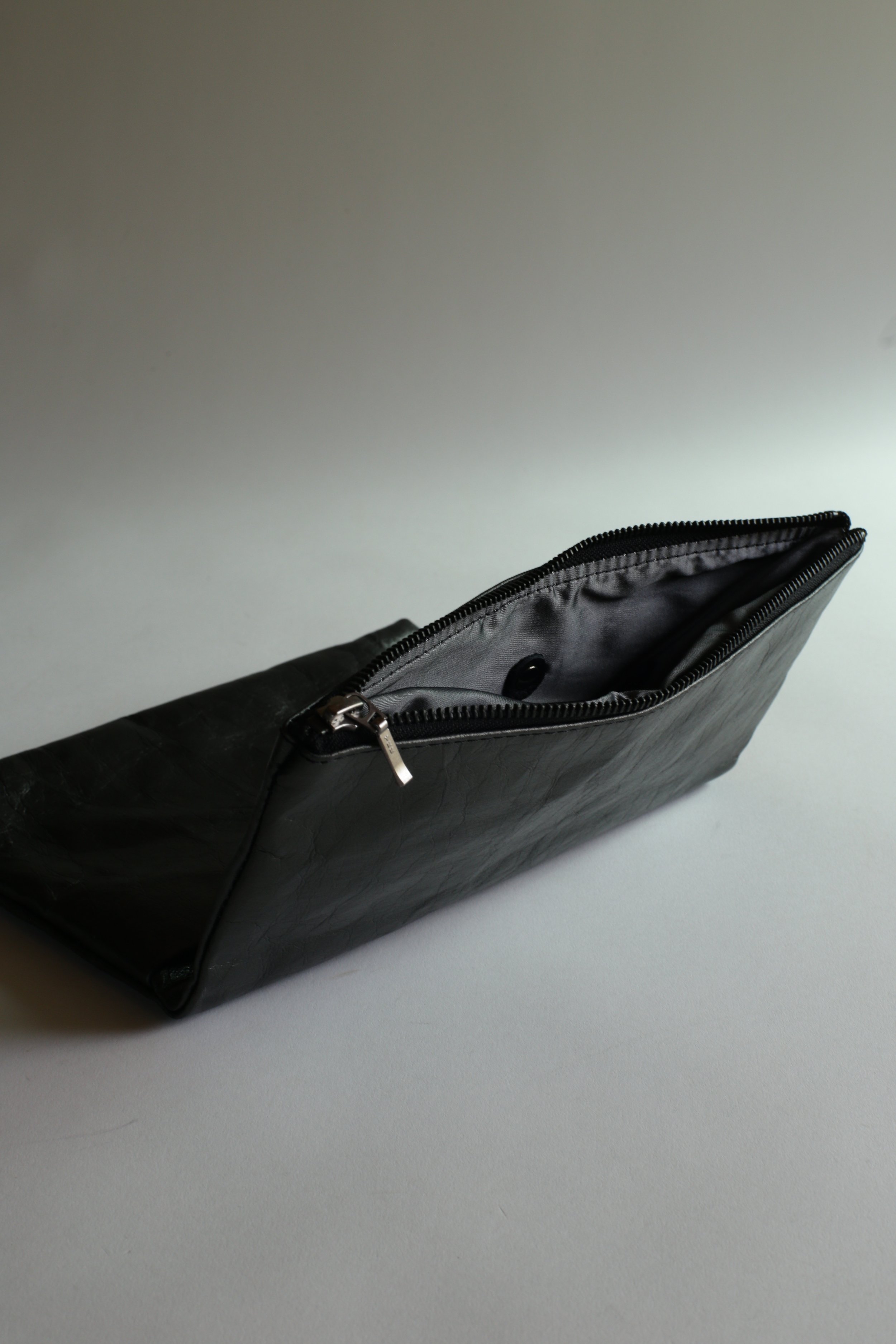 Folded Clutch　クラッチバッグ　メタリックグレー