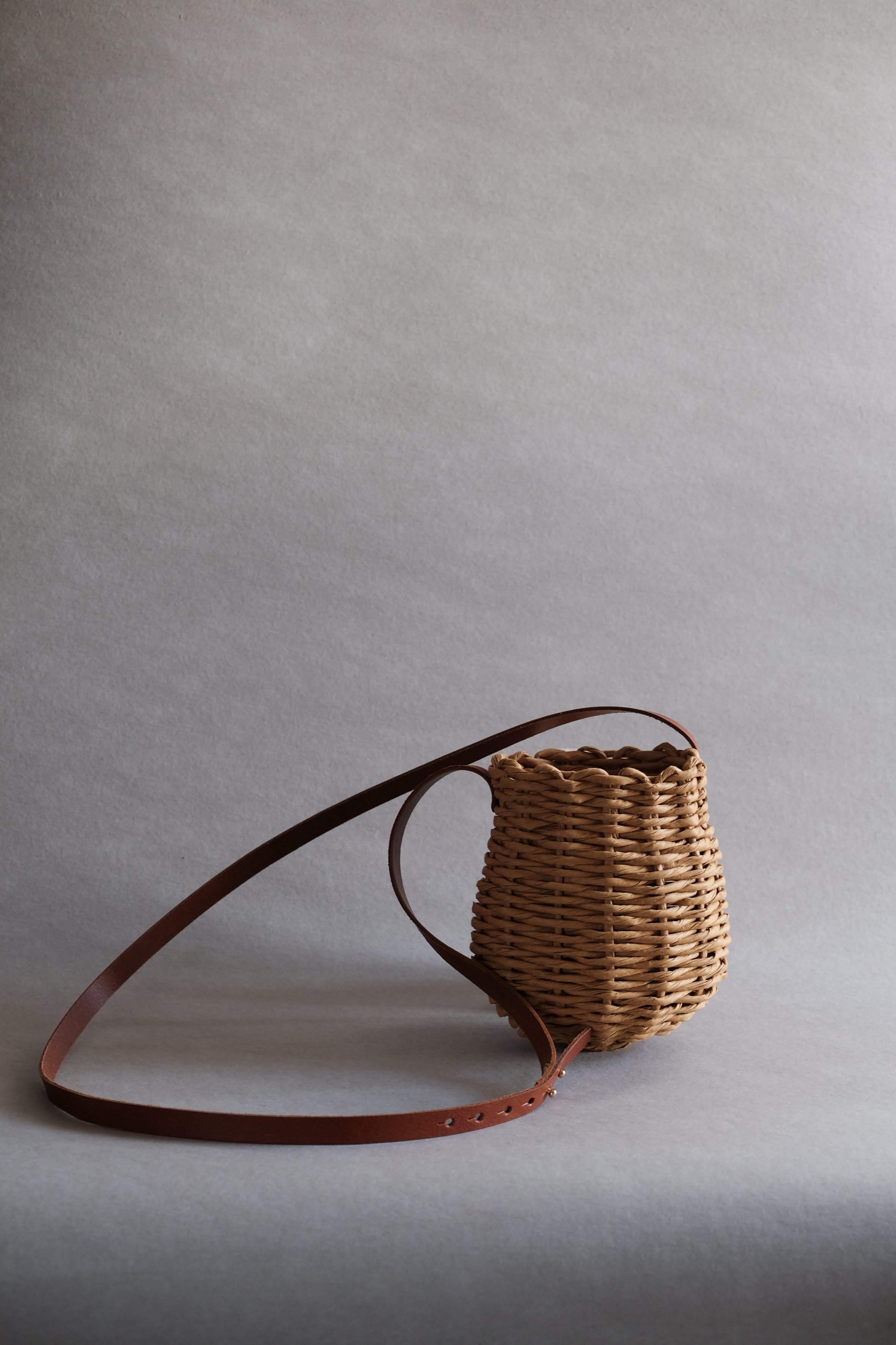 COCOON CROSSOVER Hand-Woven Paper Yarn Shoulder Bag