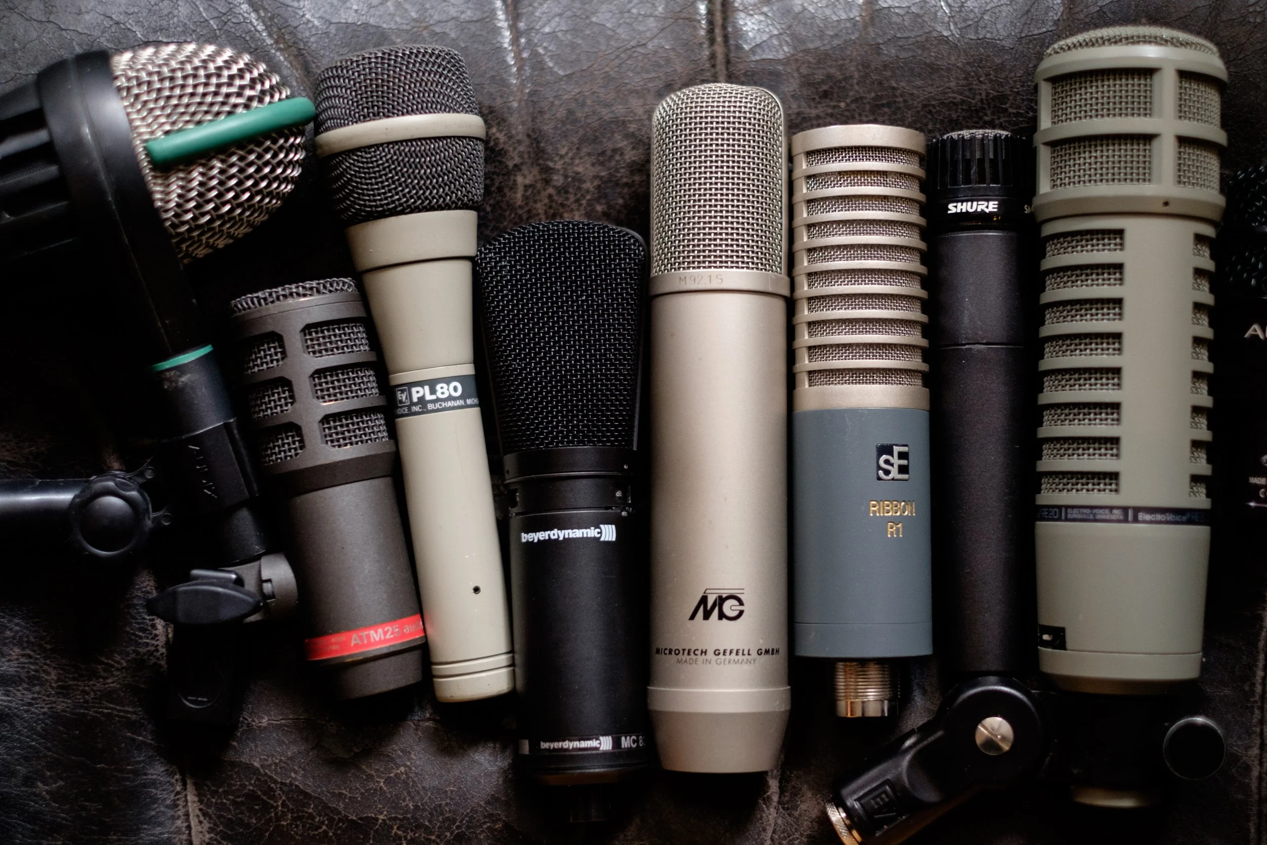 Recording microphones