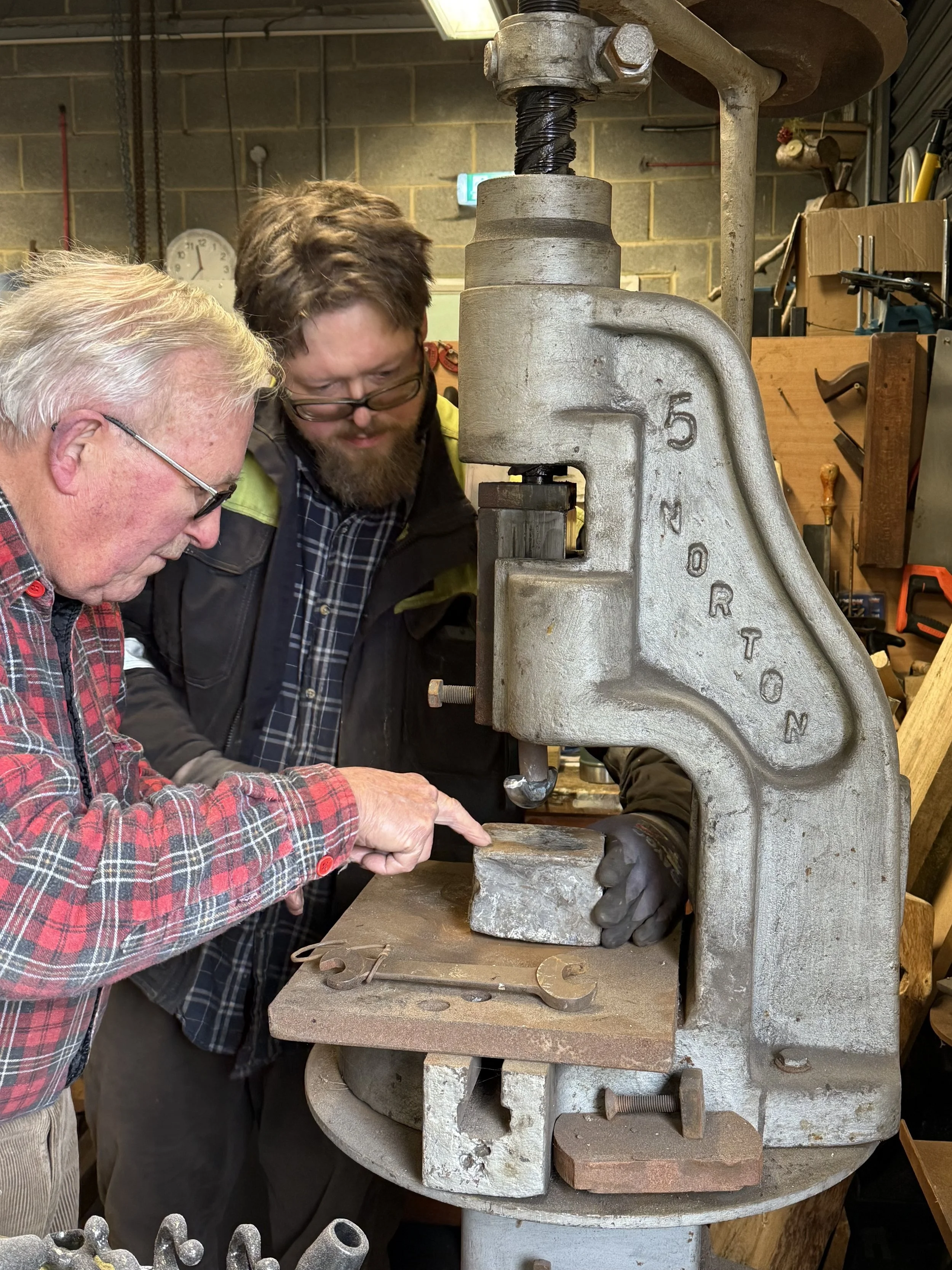Peat's innovation for forming the rim of the gong