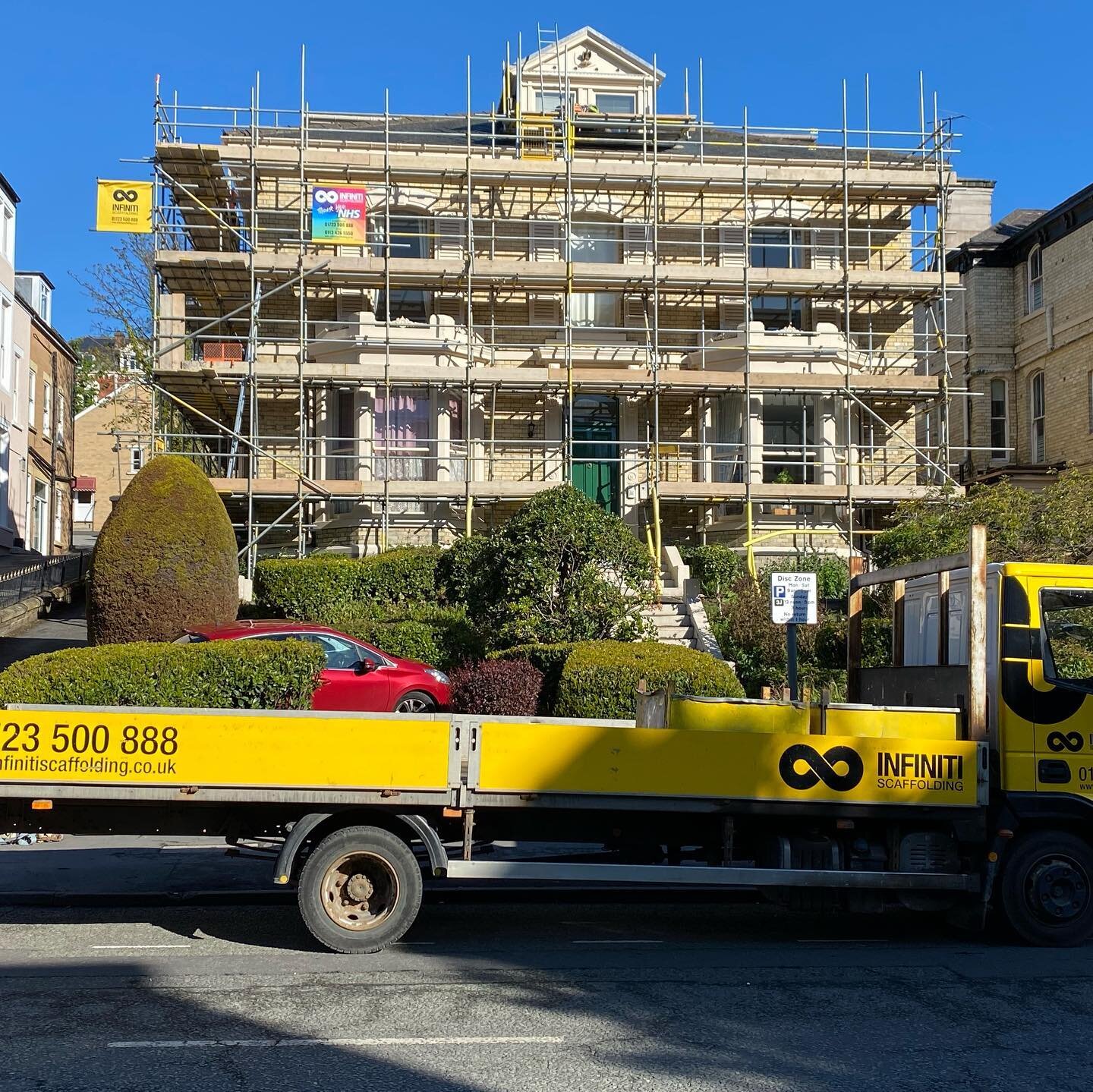 Beautiful morning for the scaffolding to be dismantled on Valley Road!  Down in 1 day 👏👏painted by DB Decorators and roof works by Infiniti Roofing Job well done 🎉