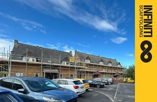 Scaffold up for Equans, all set for window installs #scaffold #scarborough ♾️☀️