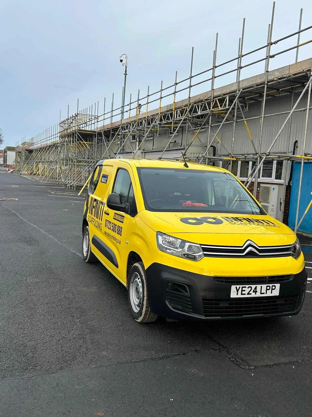 📍Paxtons Park, Scarborough for Decron
We are currently on site providing scaffolding for an overclad at Plaxtons Park, Scarborough. 

Erecting independent scaffolding and edge protection to the full perimeter of the unit!

This job is directly oppos