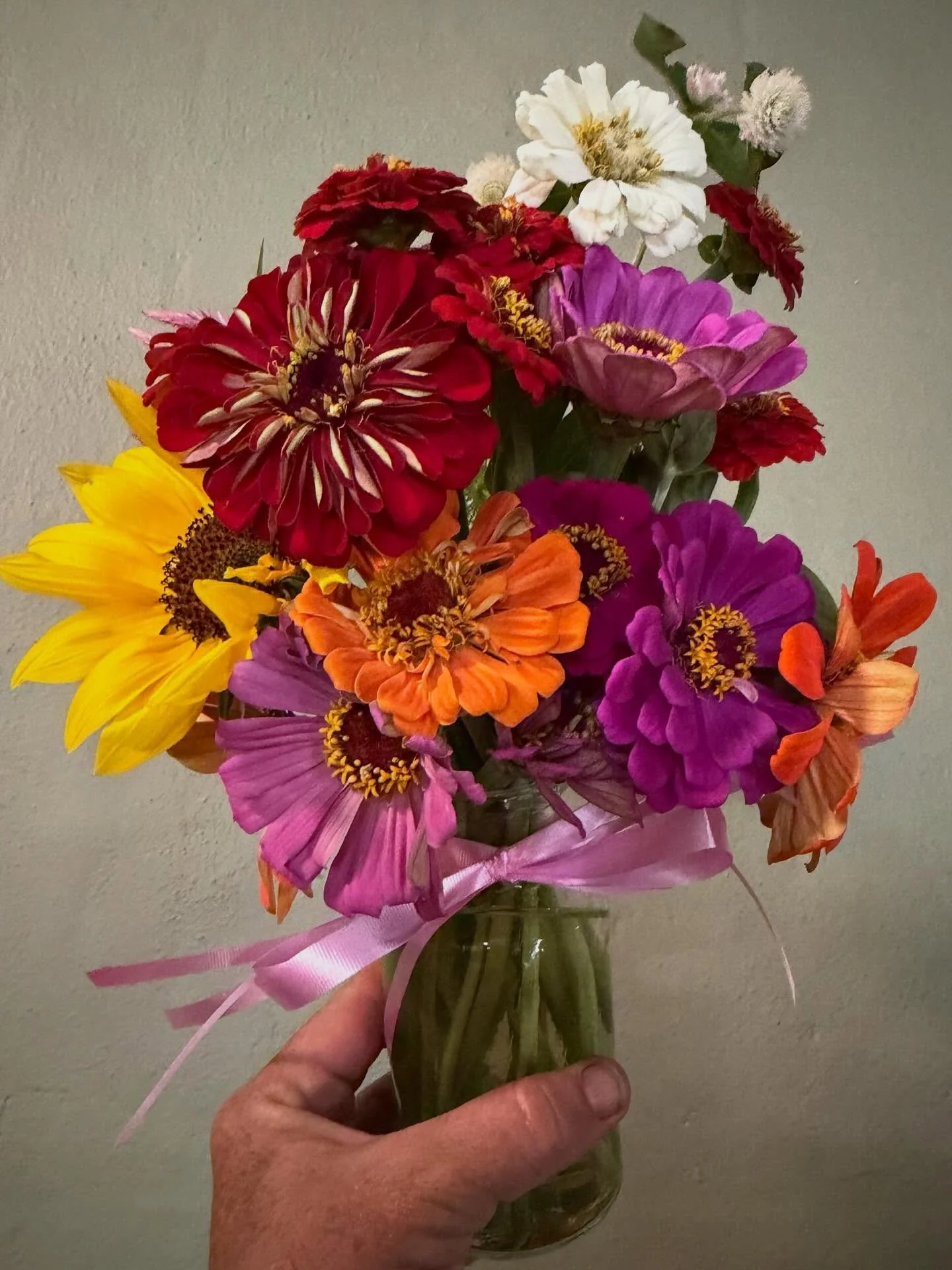 Thinking about teacher&rsquo;s gifts this time of year! I bet they&rsquo;d love a zinnia posy jar. 

Only $20. Message or call to order yours.