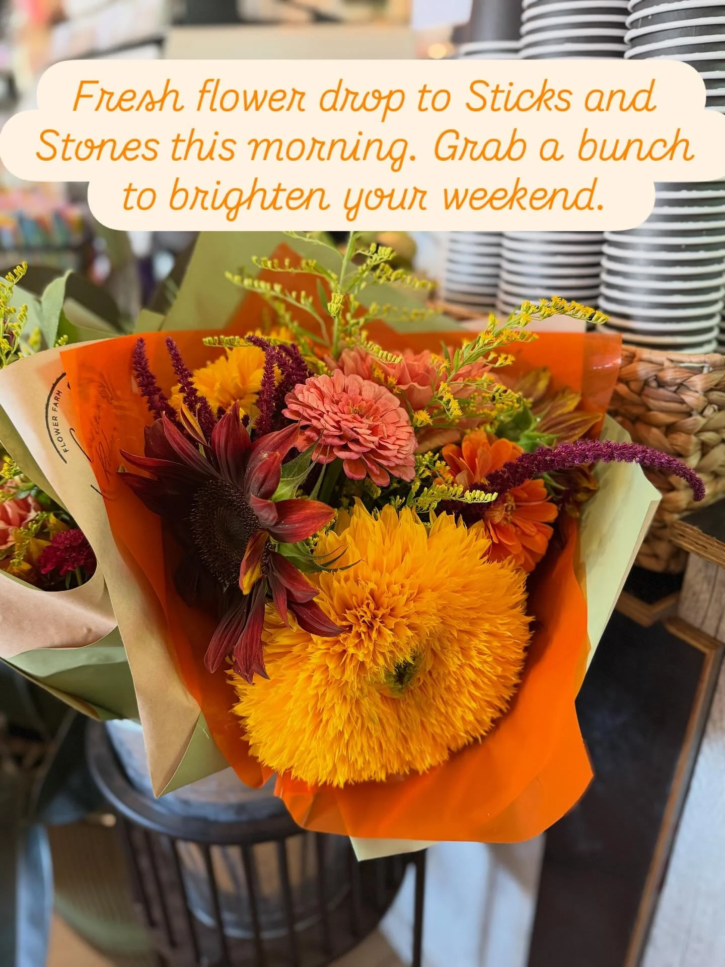 @sticksandstonesespresso fresh flower drop this morning. Brighten your house for the weekend 😊