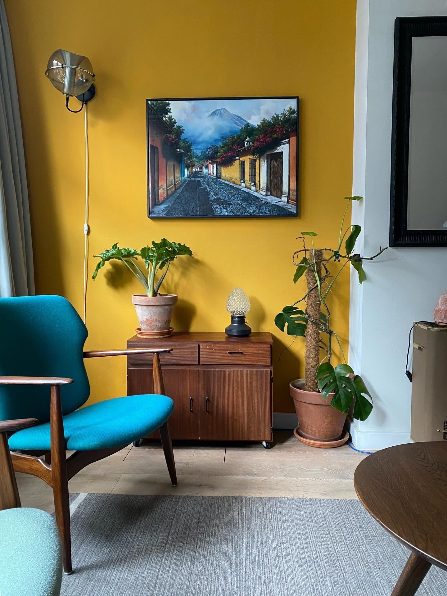 Geel eruit?🤪

Ik denk aan groen&hellip; hmmm

#kleurrijkwonenmetvintage