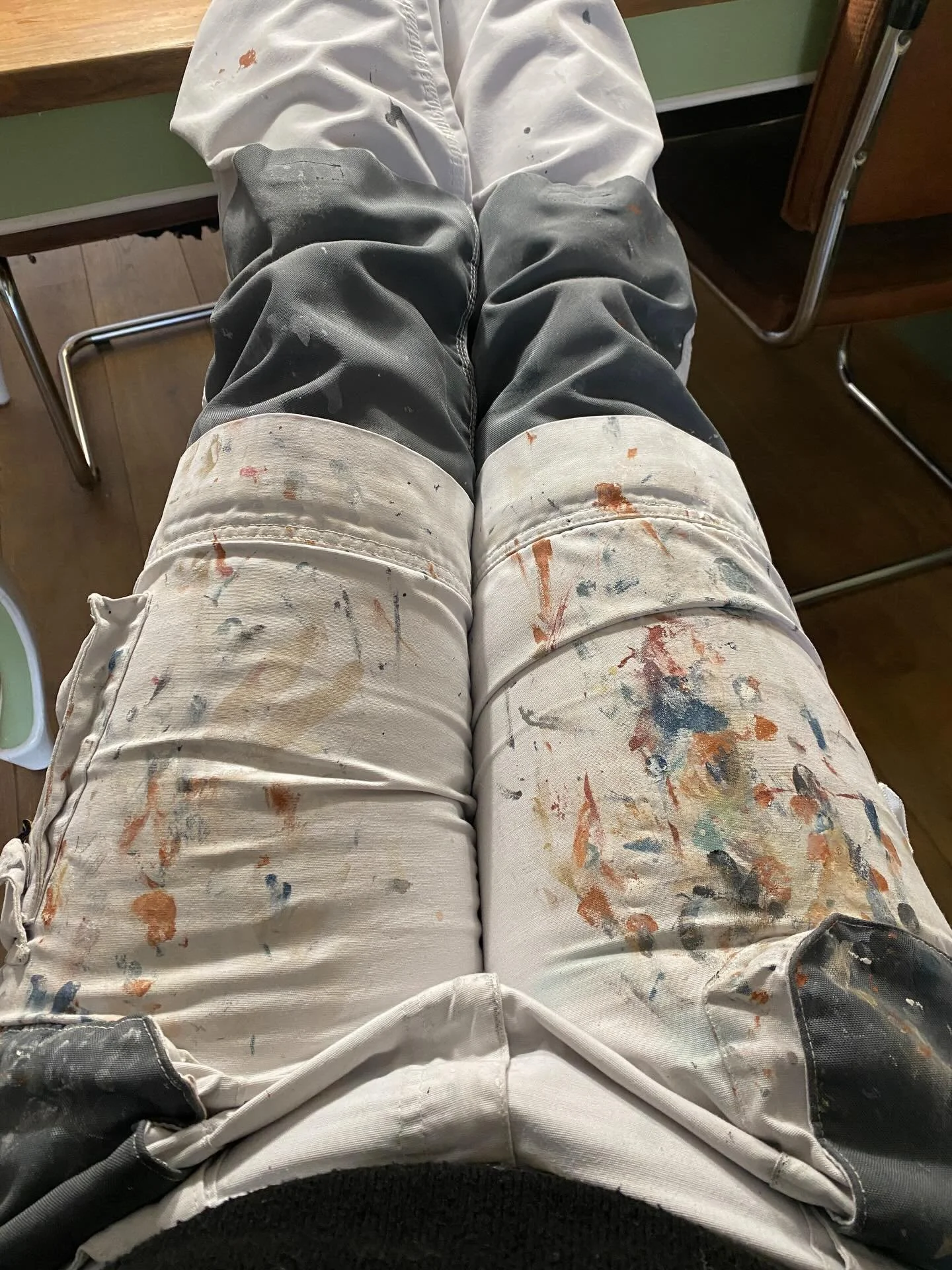 Tijd voor een nieuwe klusbroek.
Ik loop al mijn hele klus leven in mannenbroeken. 

Wie weet waar ik een professionele schildersbroek kan kopen voor een vrouw met een lengte van 1.84 meter met de vrouwelijke vormen die bij een 40+ vrouw horen?😜

#ne