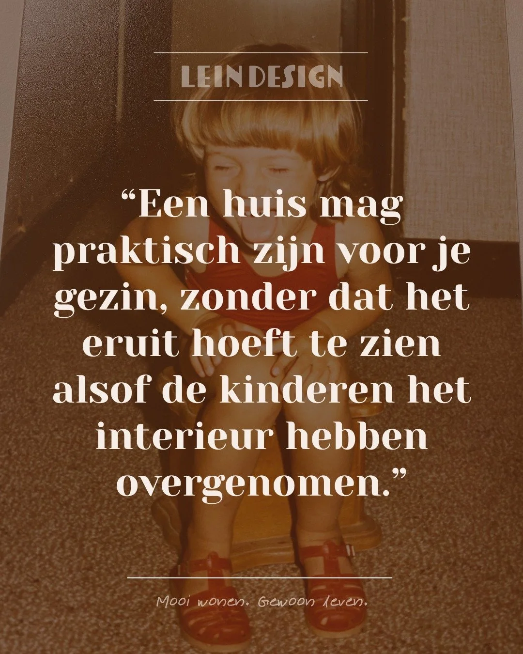Je kijkt om je heen en denkt...hoe kan kan dit? Waarom is het zo'n chaos? Wie wonen hier? 

Het kan echt anders. Zonder dat je kinderen zich gevangen voelen in een showroom. Waar een plek is voor iedere bewoner. Zie je door het speelgoed, de salontaf