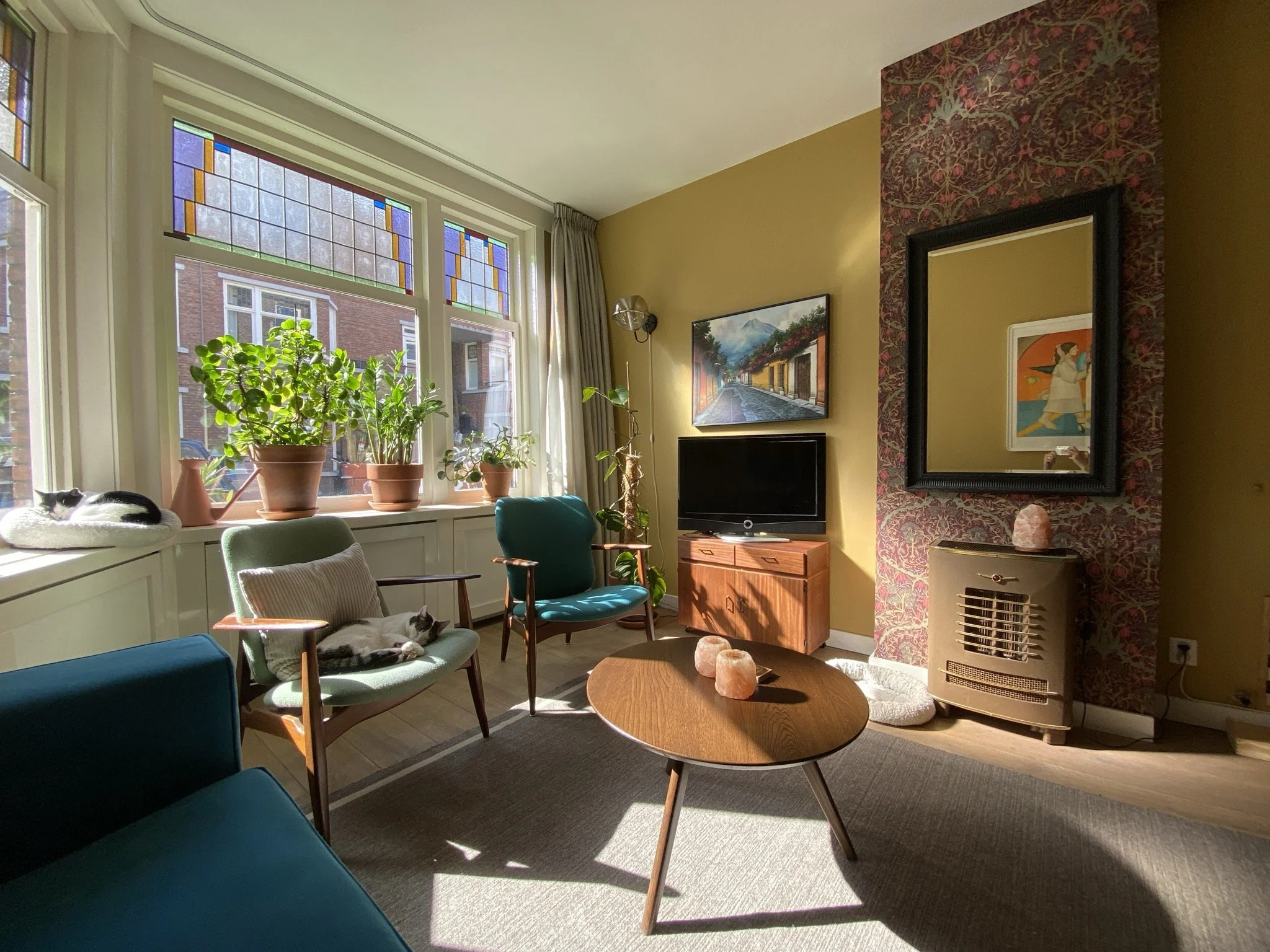 Warme vintage woonkamer met schouw