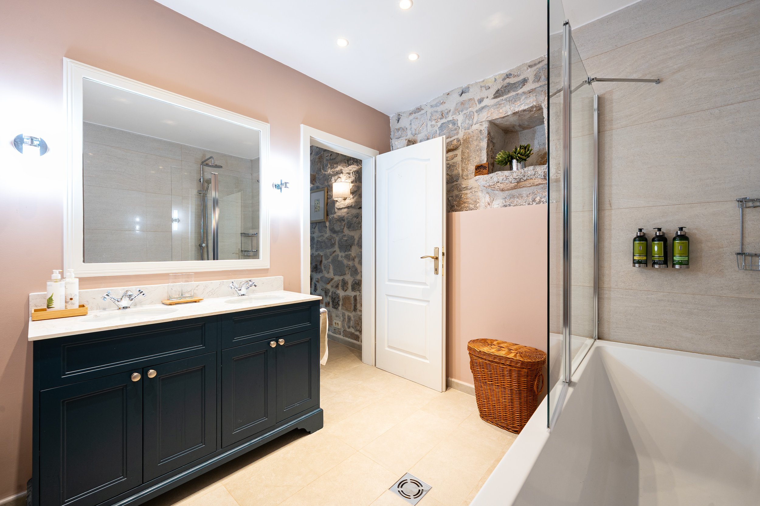 Orla en-suite bathroom
