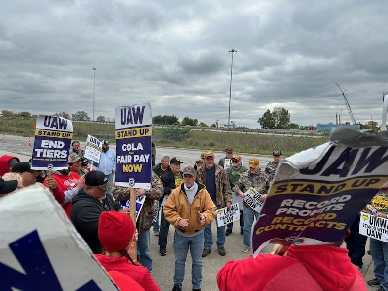 UAW Members Officially Ratify New Contract with Detroit's Big 3