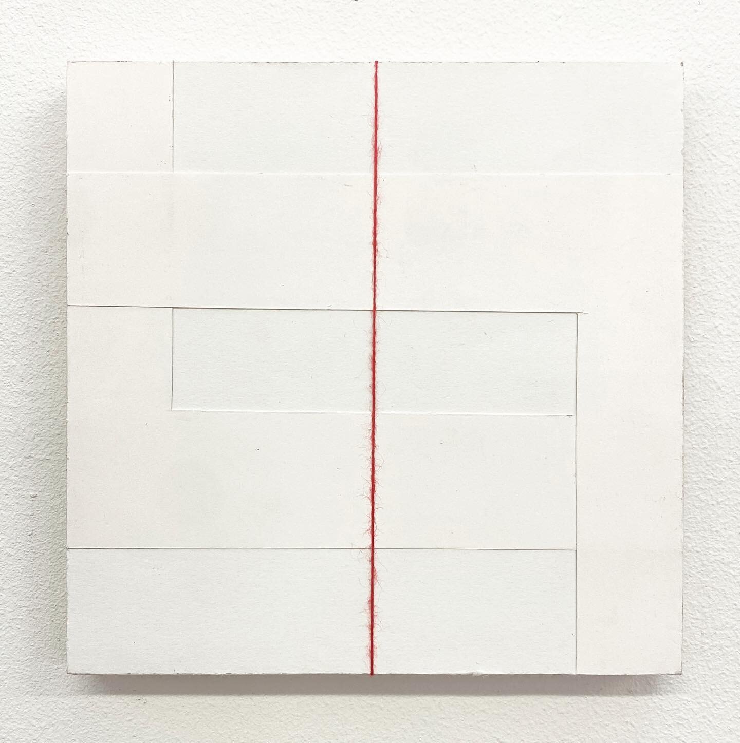 Again inspired by Donald Judd.. I wanted to make the most minimal looking art piece so here you have it. White paper and a red line π€π»π€π»π€π» #art #artplymouth #aup #aupplymouth #fineart #minimalism #judd #uni #design #collage #textiles #red #whi