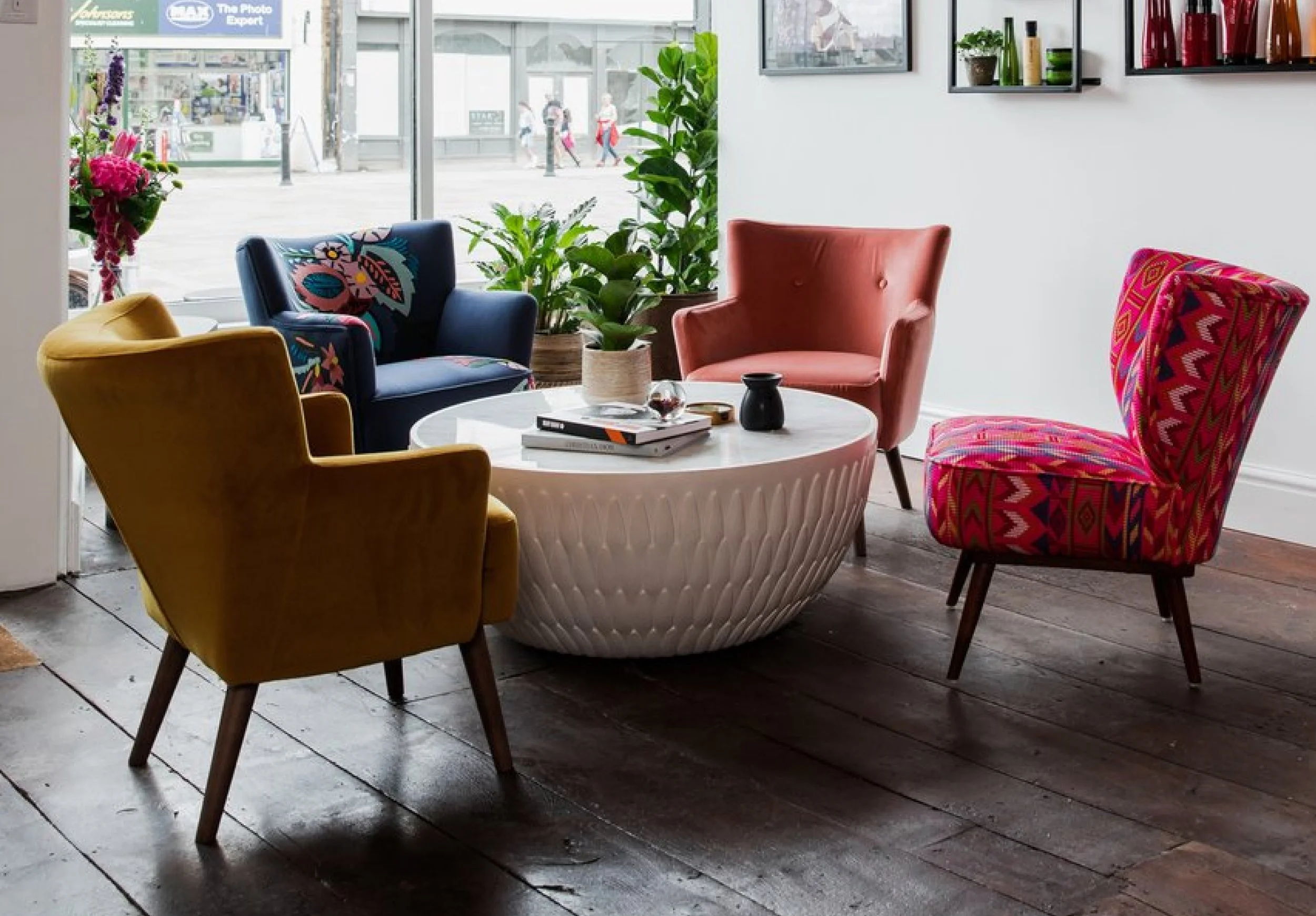 Looking for a hairdresser in Tetbury? Check out a few! Blushes