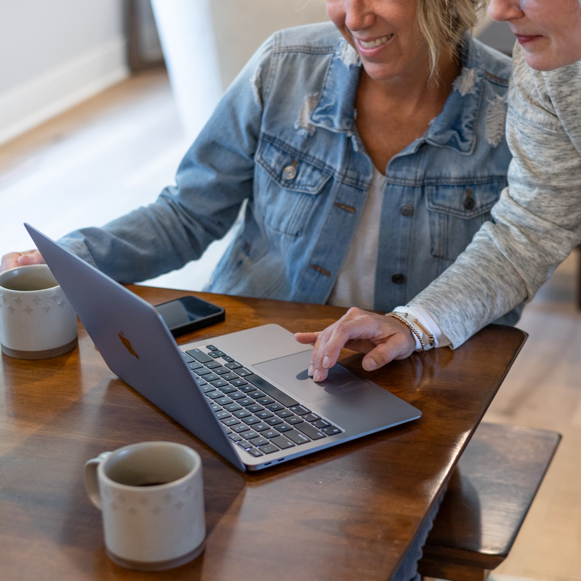 StoryMatters founder, Heidi Zwart, meeting with a real estate professional to review her new website.
