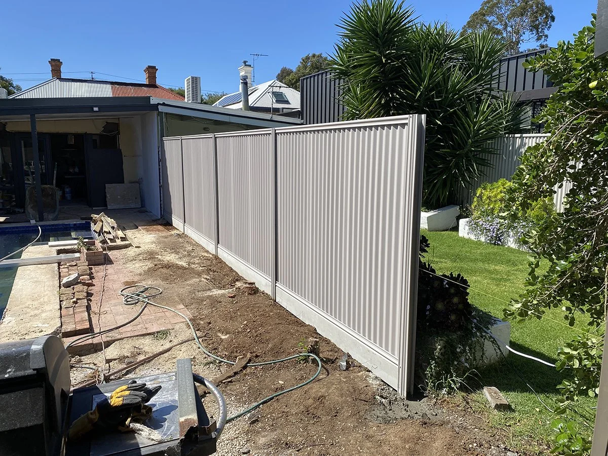 installation goodneighbour fence color papaerbark